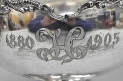 Antica fruttiera vittoriana placcata in argento "1880 H 1905" con piedistallo a monogramma