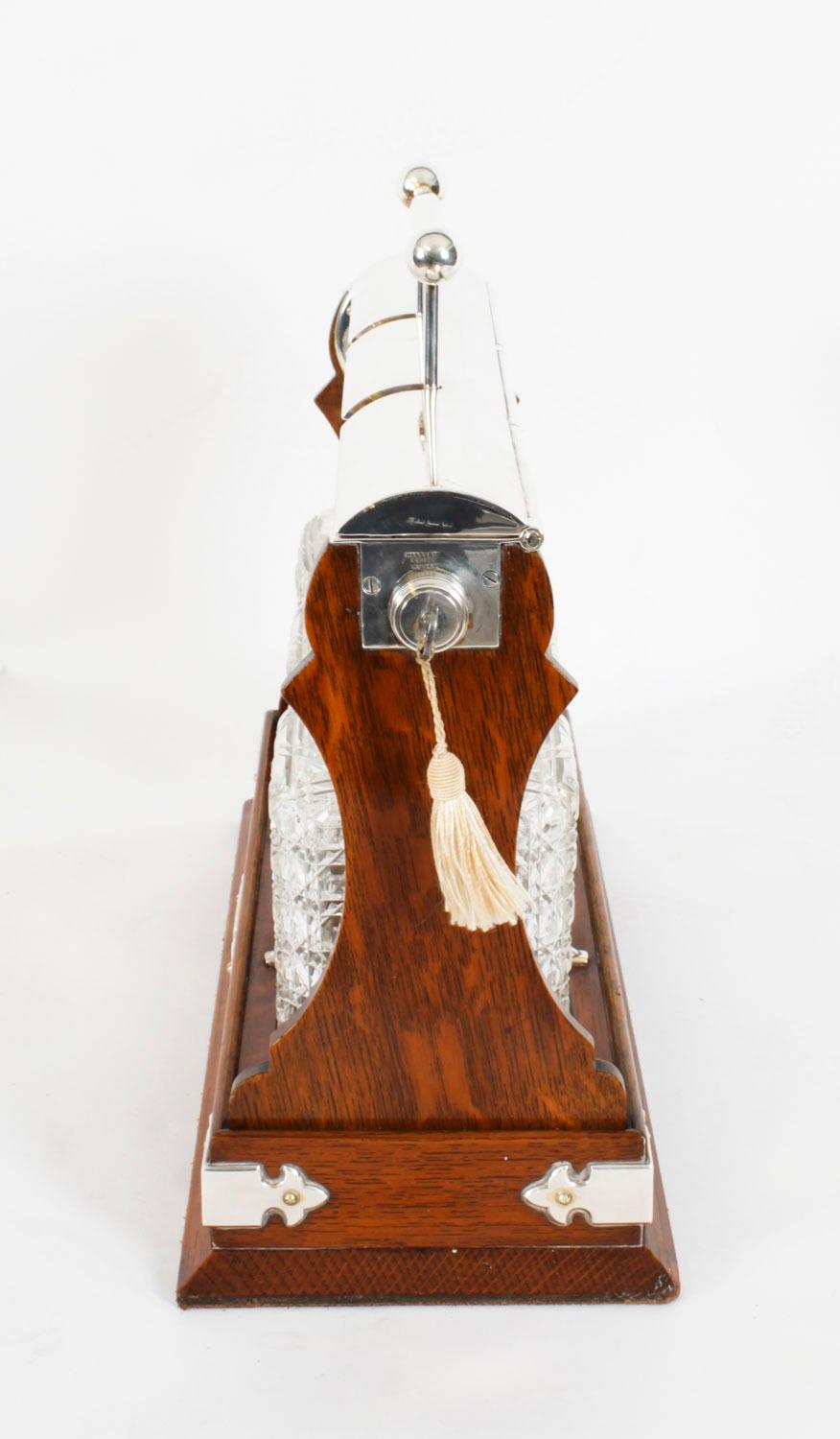 Antico Vittoriano  Tantalus a 3 bottiglie placcato in argento di Hobbs & Co. del XIX secolo in vendita 6