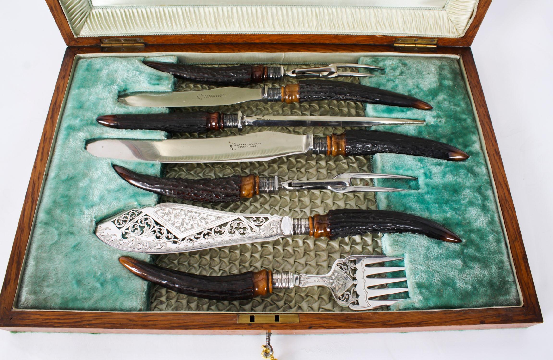 Ein elegantes, antikes, viktorianisches, versilbertes Servierbesteck aus Geweihhorn, von dem bekannten Messerschmiedemeister Isaac Ellis & Sons, Sheffield, CIRCA, 1880.

Dieses beeindruckende Set besteht aus einem schönen Eichenholzkoffer mit einem