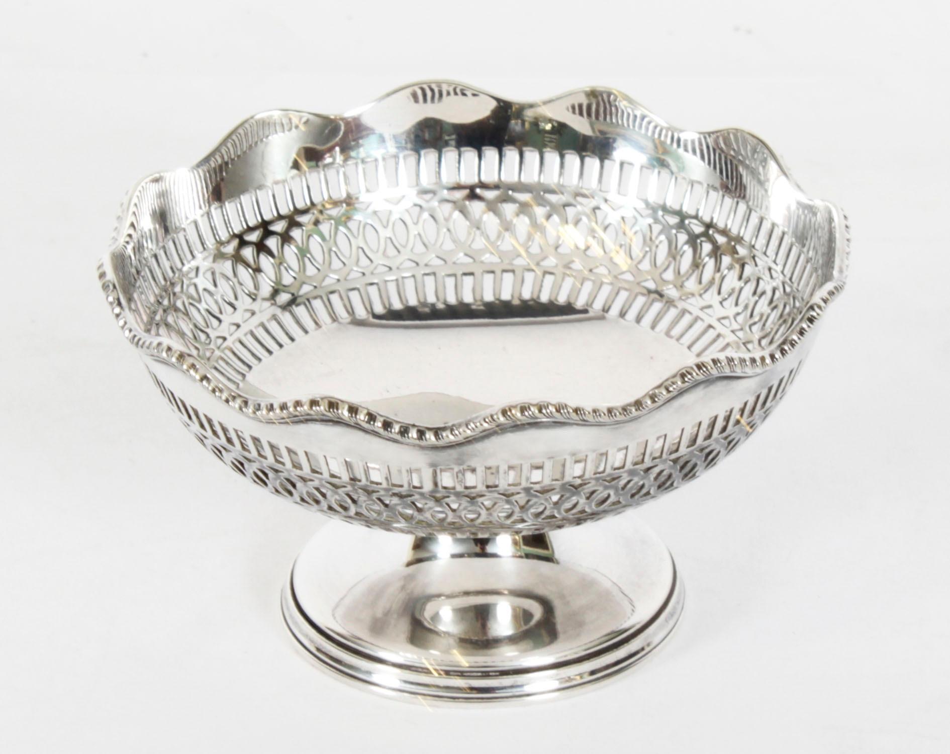 Vittoriano Antico piatto da Bon Bon vittoriano placcato in argento Elkington & Co. C1871 XIX secolo in vendita