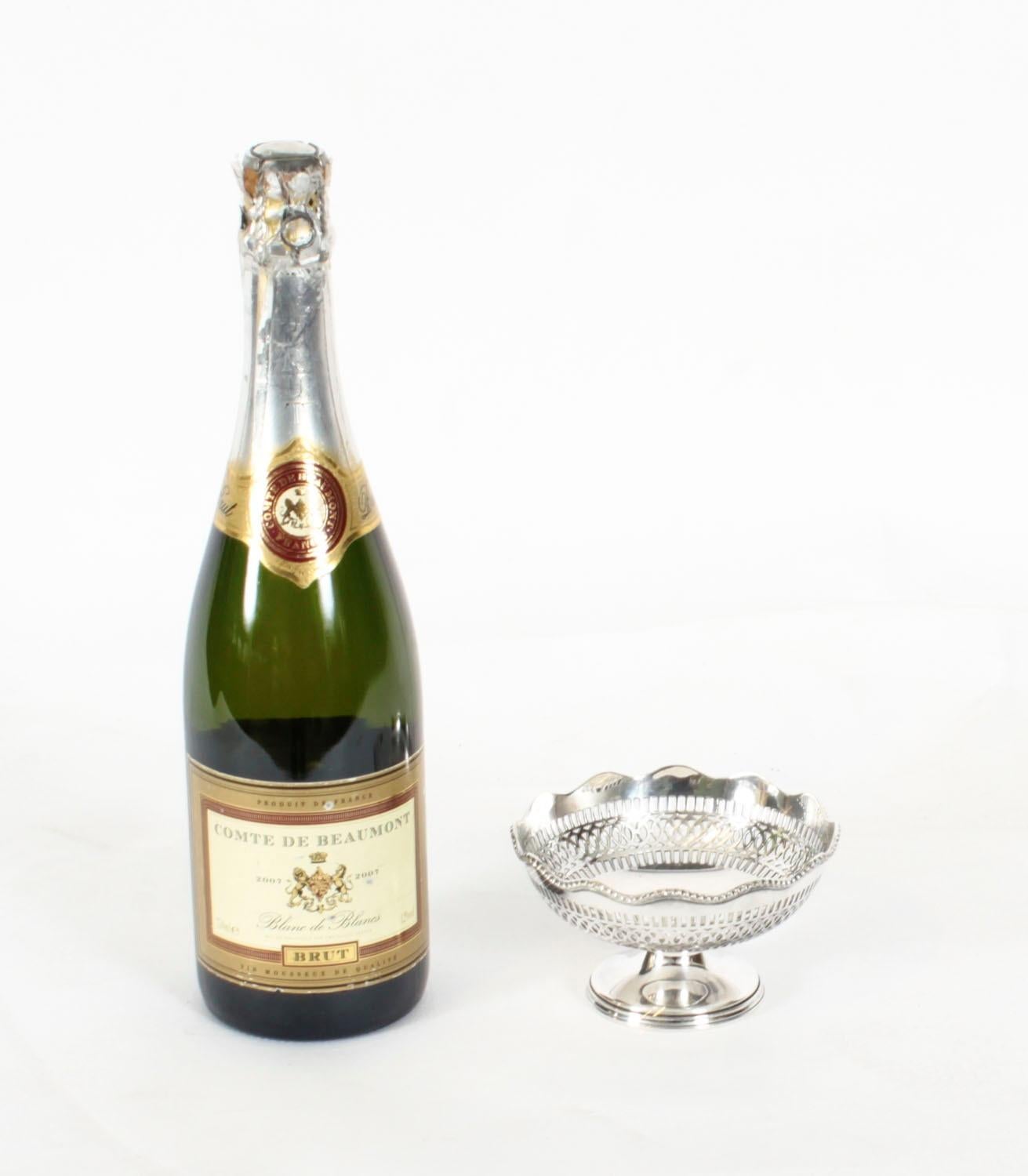 Fine XIX secolo Antico piatto da Bon Bon vittoriano placcato in argento Elkington & Co. C1871 XIX secolo in vendita