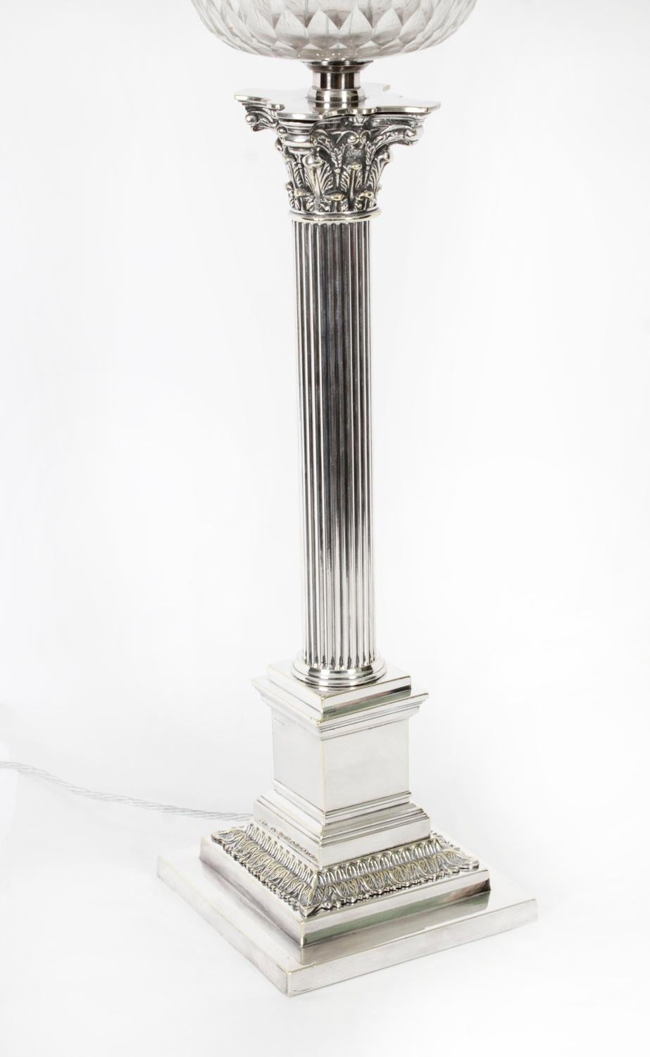 Ancienne lampe de table victorienne à colonne corinthienne plaquée argent 19ème siècle Bon état - En vente à London, GB