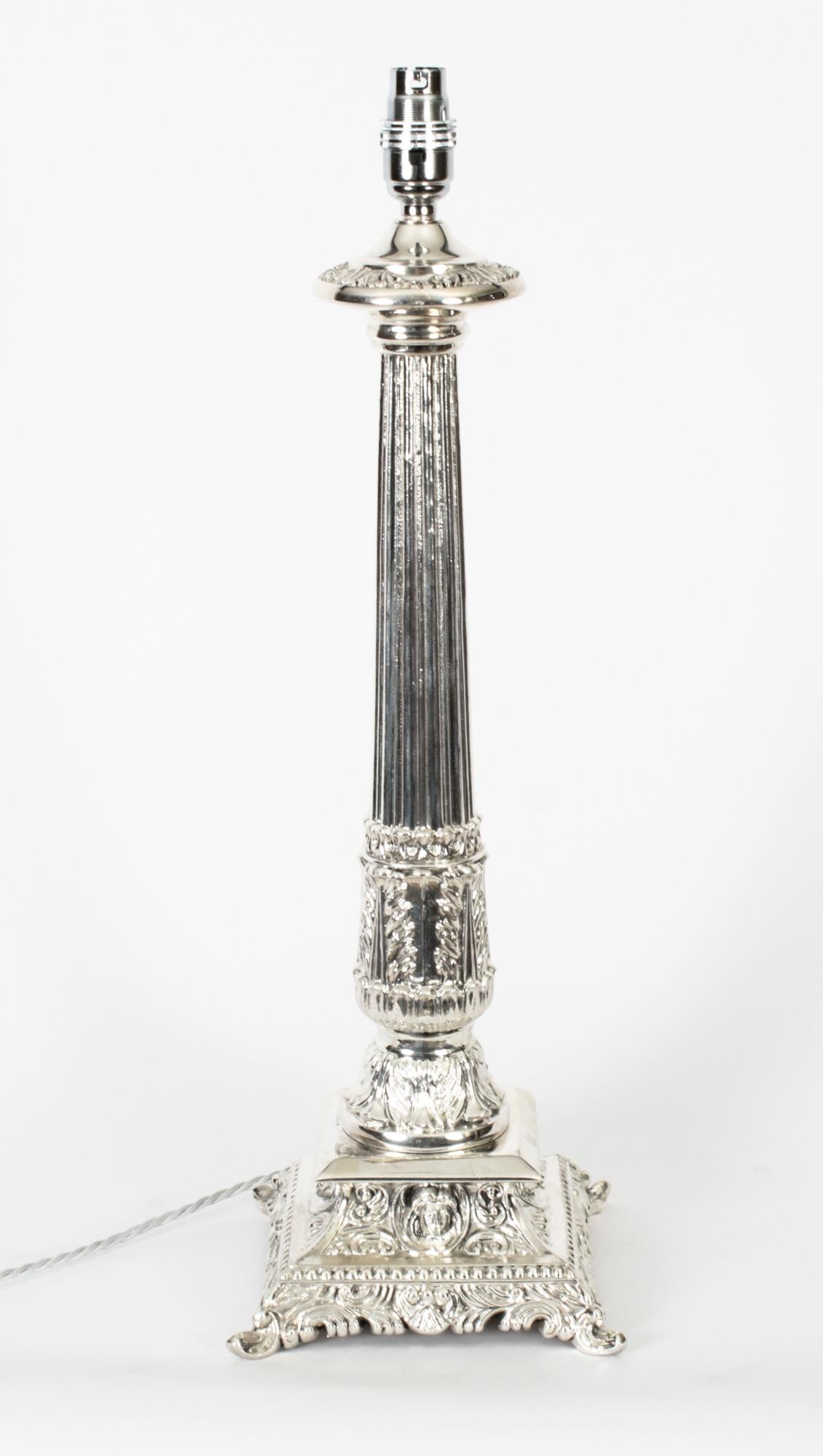 Antike viktorianische versilberte Doric-Säulen-Tischlampe, 19. Jahrhundert im Angebot 3