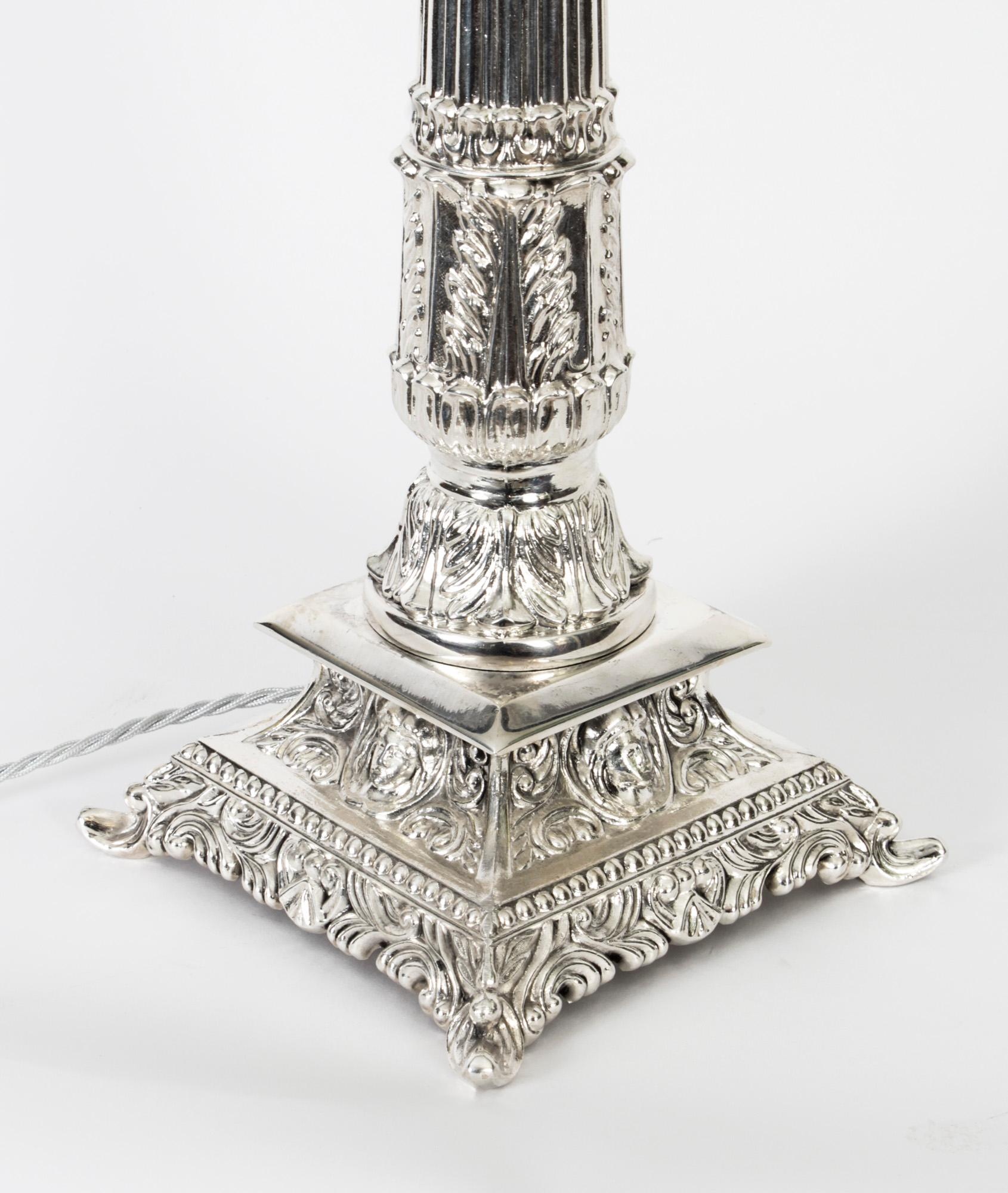 Fin du XIXe siècle Ancienne lampe de bureau victorienne à colonne dorée en métal argenté, XIXe siècle en vente