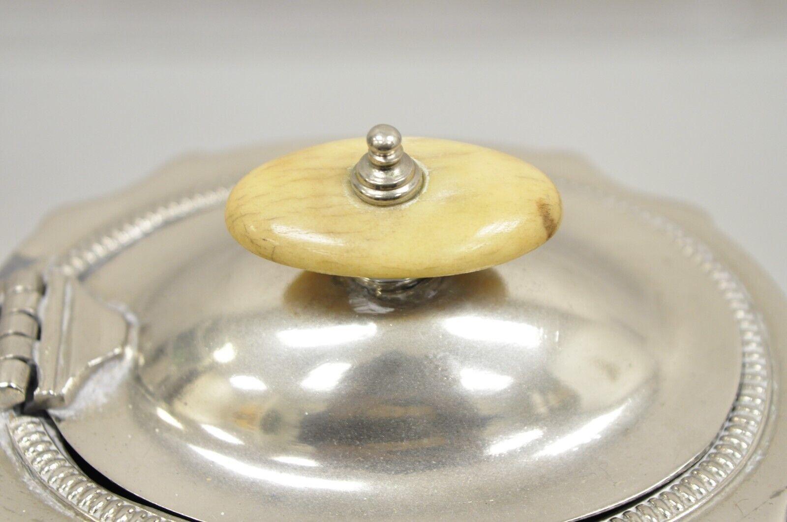 Ancienne théière victorienne en argent plaqué et gravé. Bon état - En vente à Philadelphia, PA