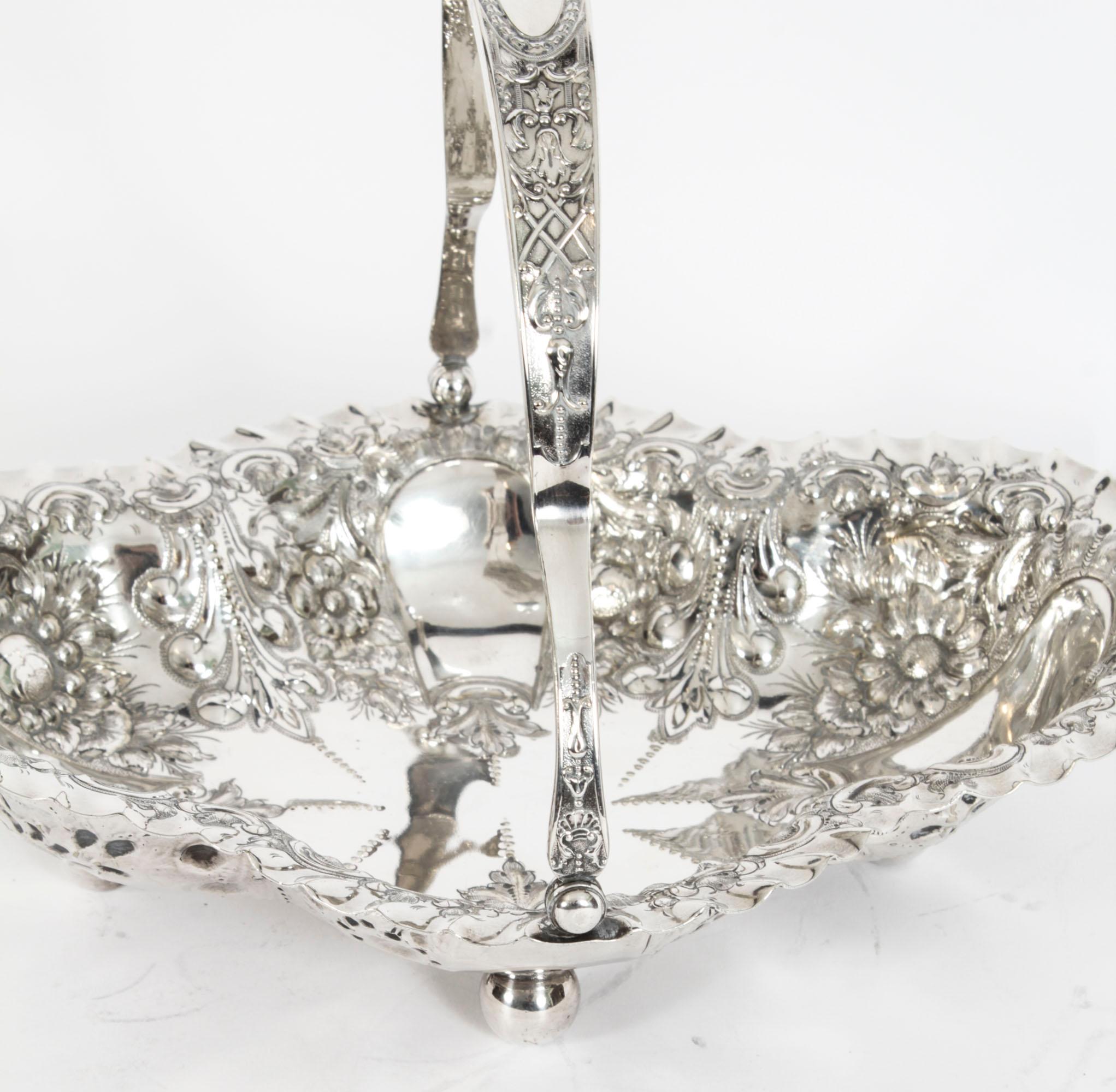 Antico cesto di frutta vittoriano placcato in argento James Dixon XIX secolo in vendita 4