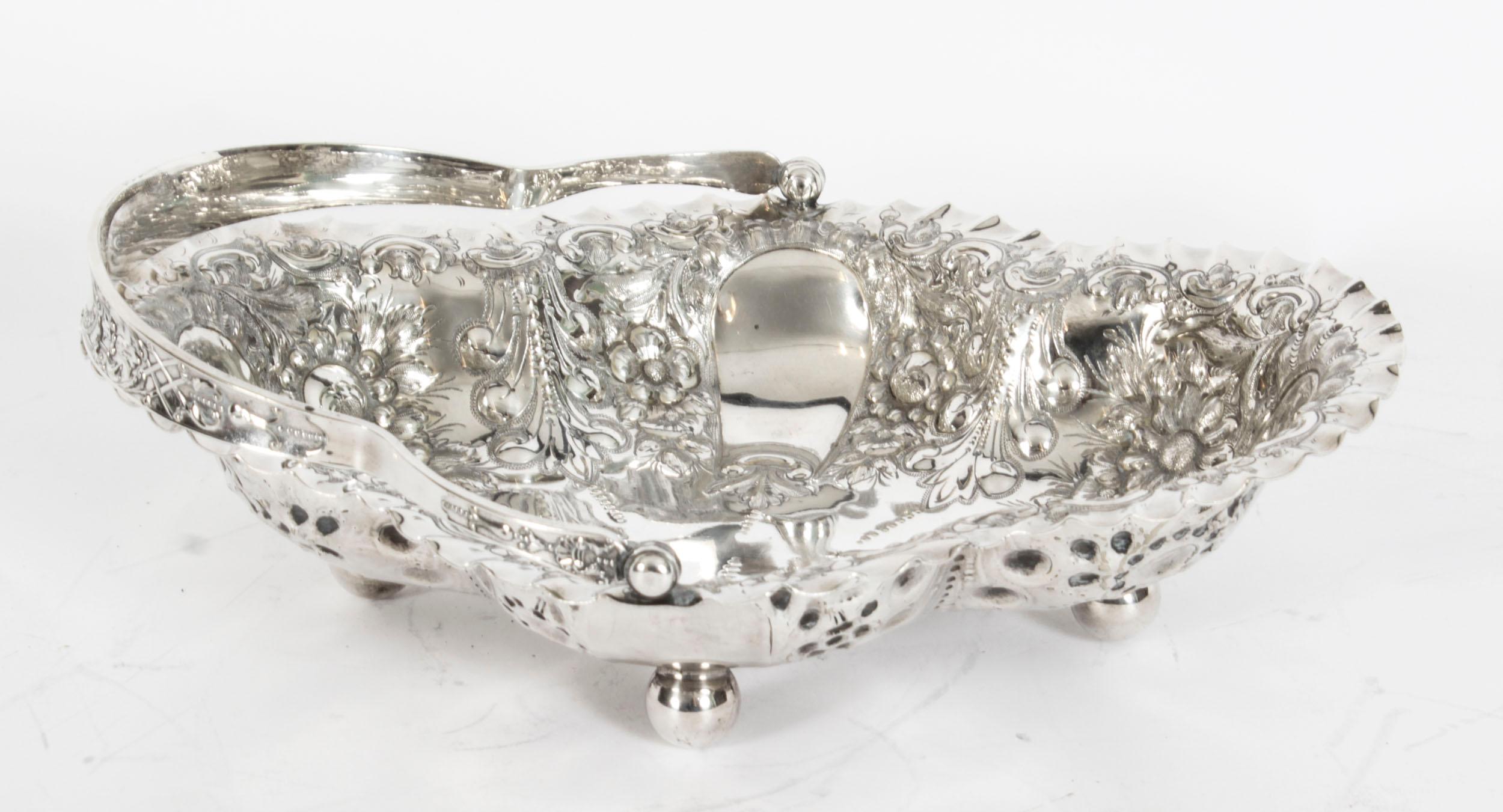 Antico cesto di frutta vittoriano placcato in argento James Dixon XIX secolo in vendita 5