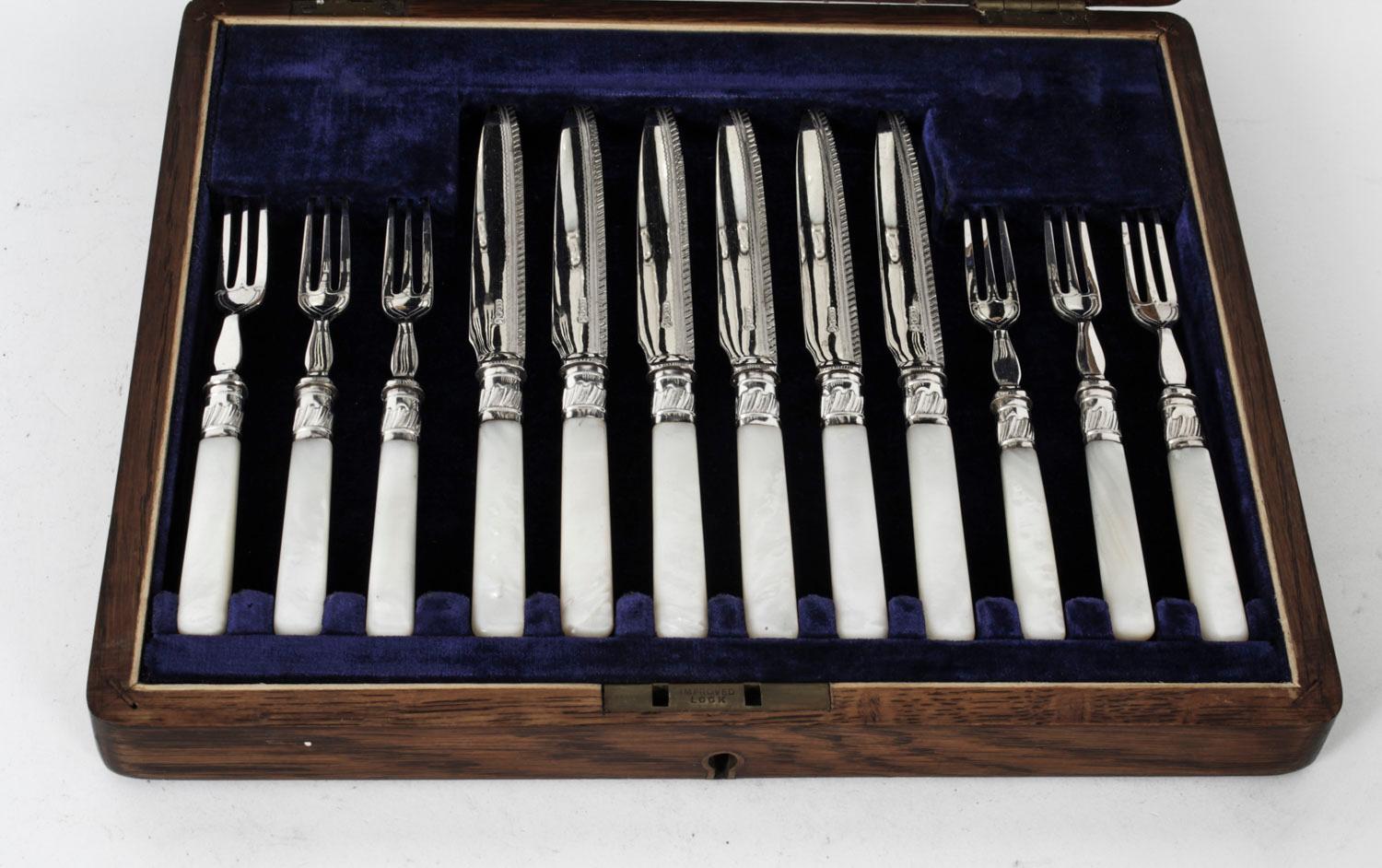 This is a beautiful antique Victorian walnut boxed silver plated fruit eating set of cutlery with maker's marks for the renowned silversmiths Austin & Dodson Sheffield, Circa 1870 in date.
 
The set consists of twelve pairs of silver plated fruit