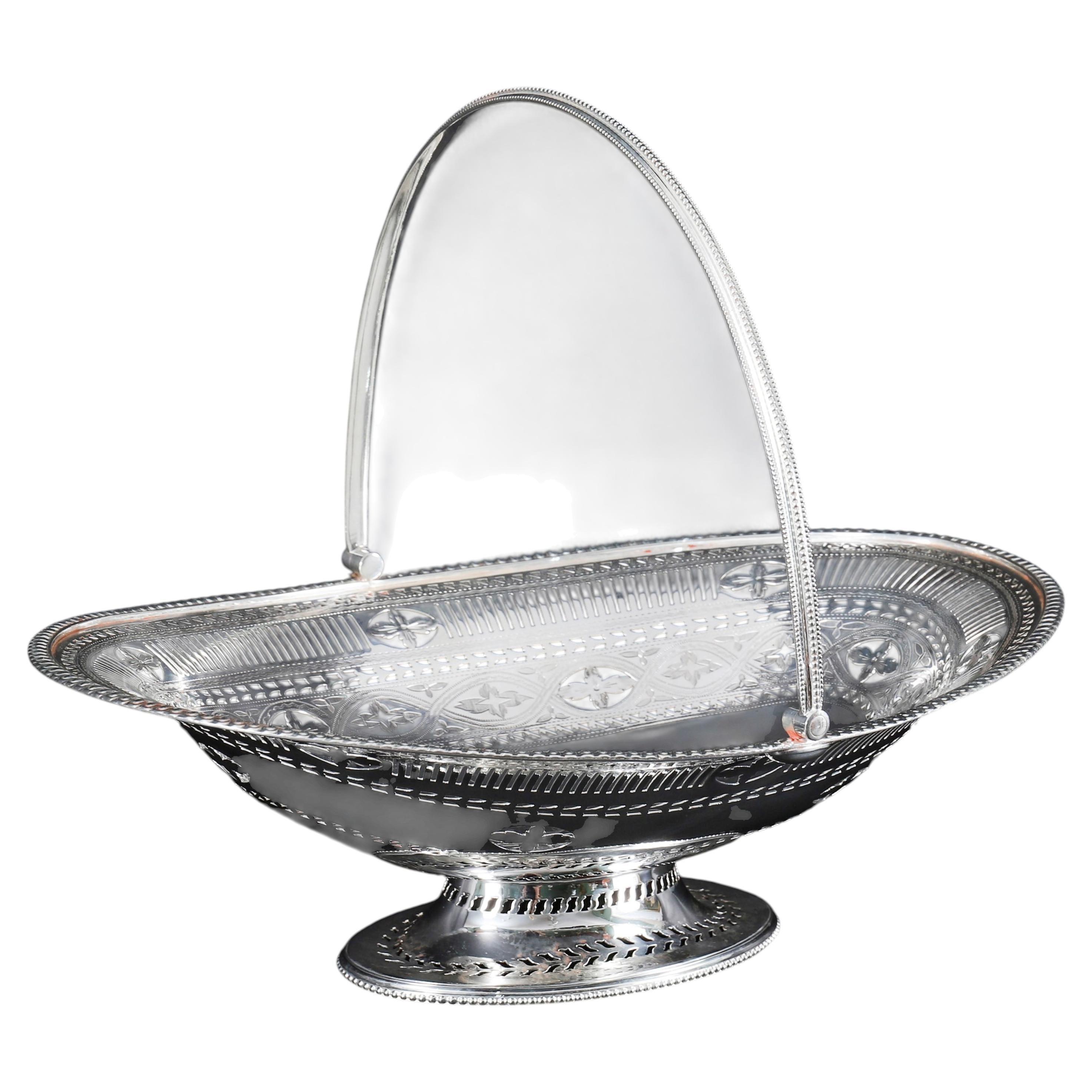 Cesta de fruta neoclásica antigua de la época victoriana, chapada en plata, del siglo XIX en venta
