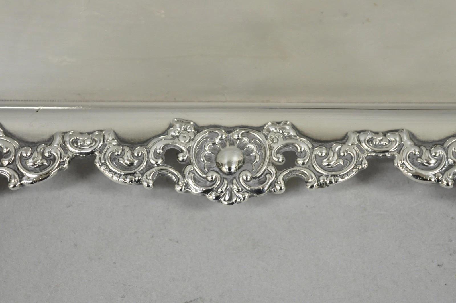 XX secolo Antico vassoio da portata vittoriano in argento placcato con due maniglie di A. Wilcox in vendita