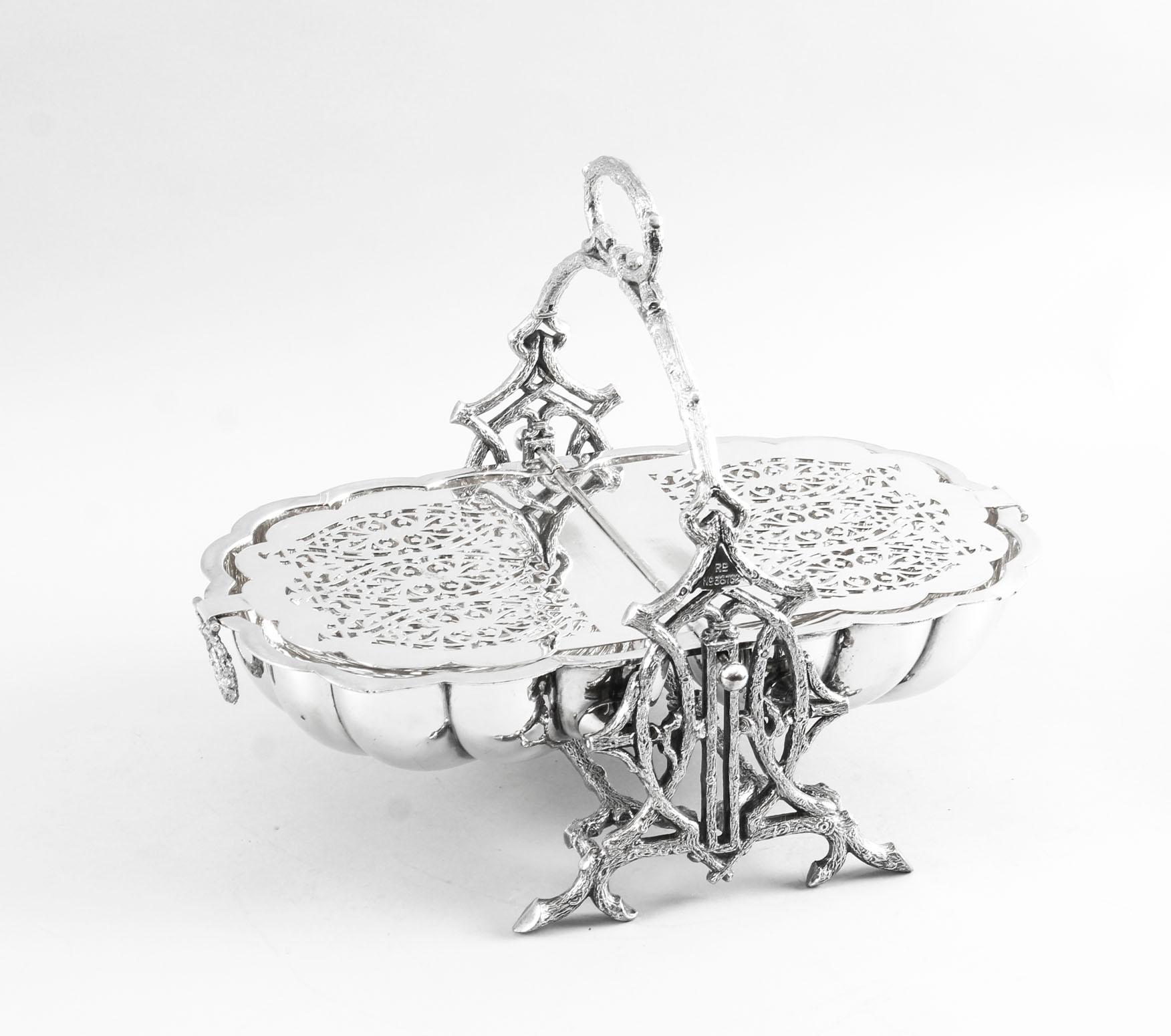 Victorian Silver Plated Shell Folding Biscuit Box Walker and Hall 19th Century In Good Condition In London, GB