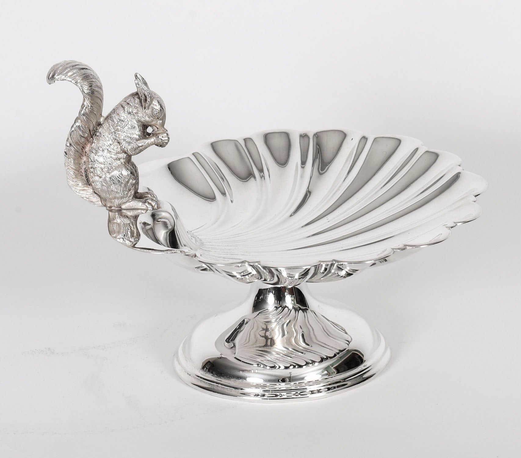 Ancienne assiette à noix victorienne en métal argenté C1880