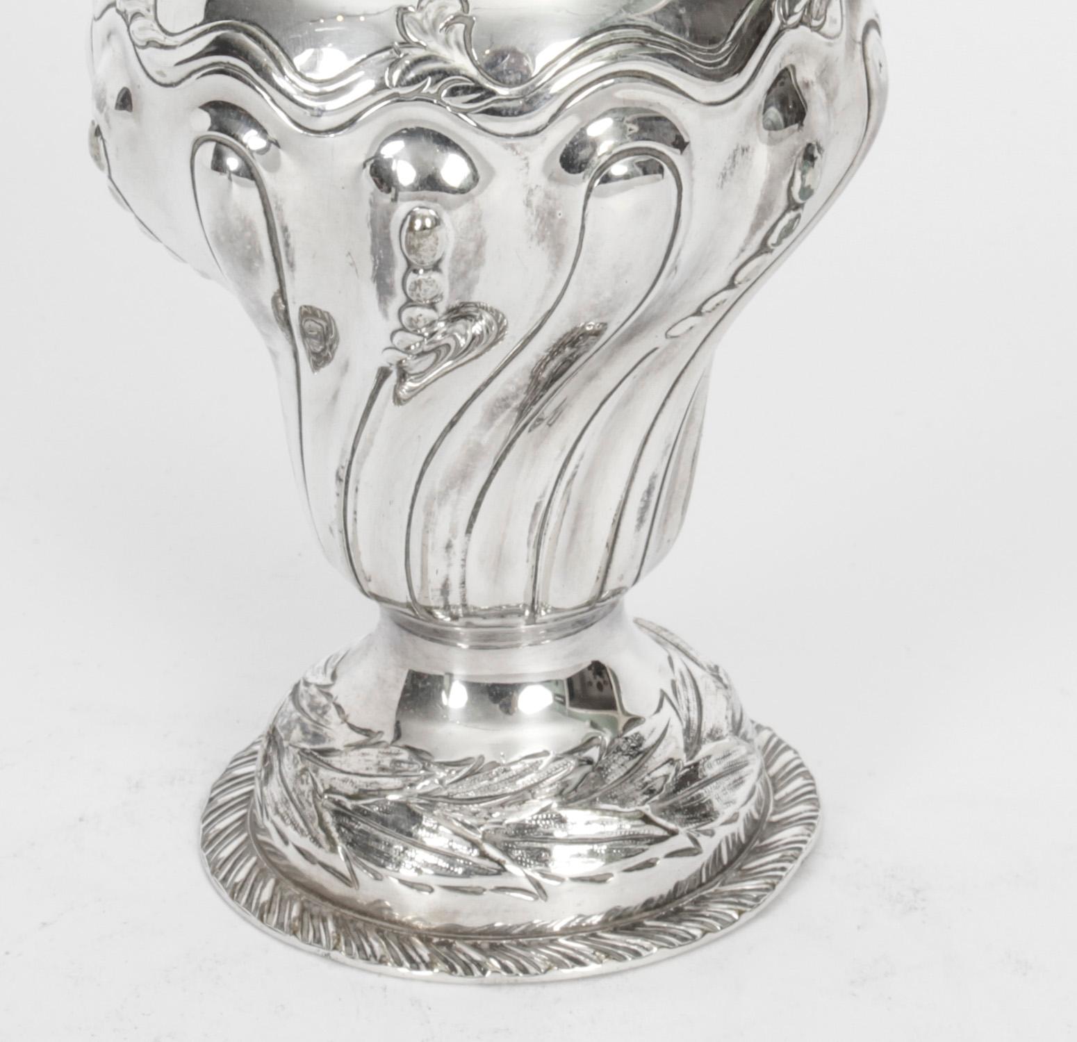 English Antique Victorian Silver Plated Sugar Caster William Batt & Sons 1860, 19th C For Sale