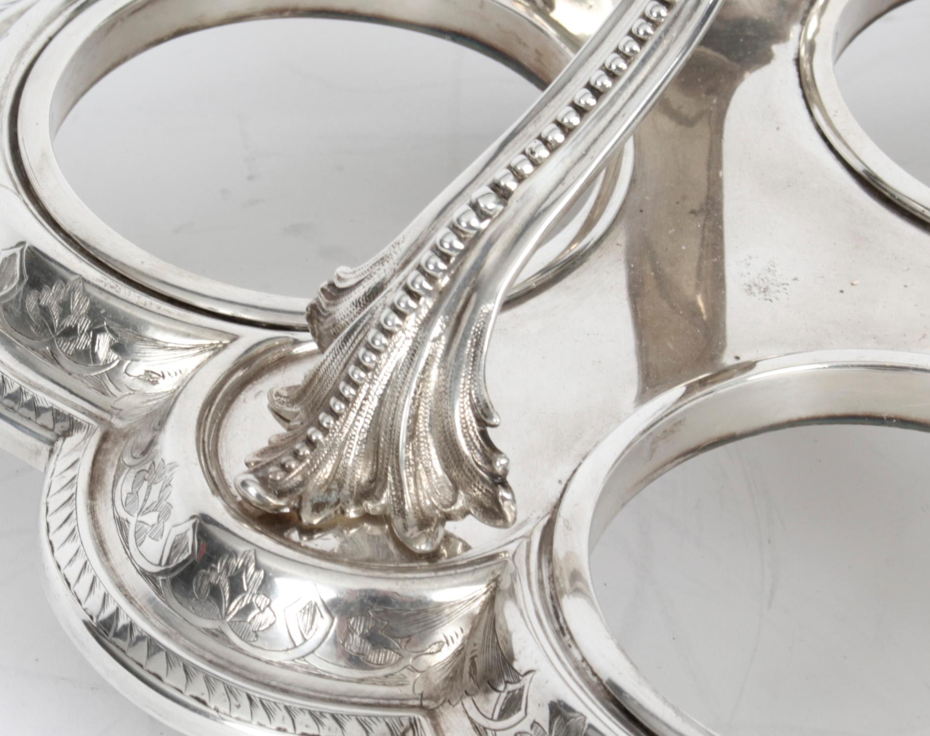 Milieu du XIXe siècle Ancien support de carafe victorien à trois carafes en métal argenté en tant que Tantale 19ème siècle