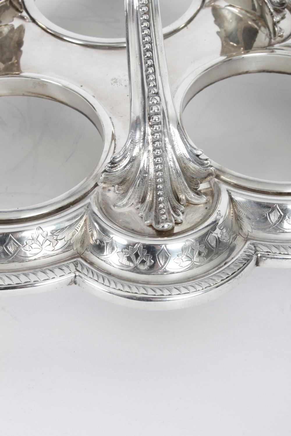Plaqué argent Ancien support de carafe victorien à trois carafes en métal argenté en tant que Tantale 19ème siècle