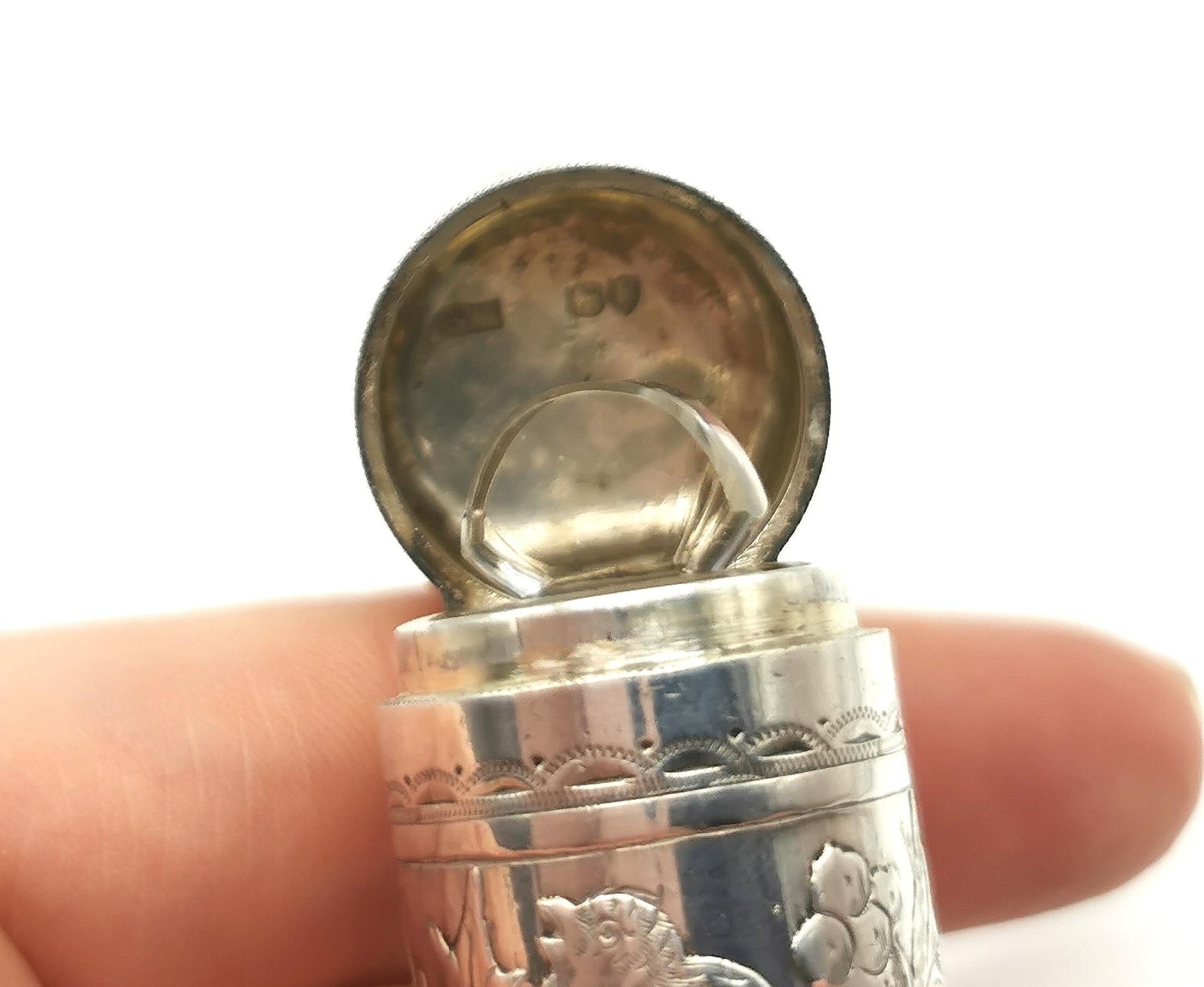Antique flacon de parfum victorien en argent, Sampson et Mordan, Oiseaux et Holly  en vente 3