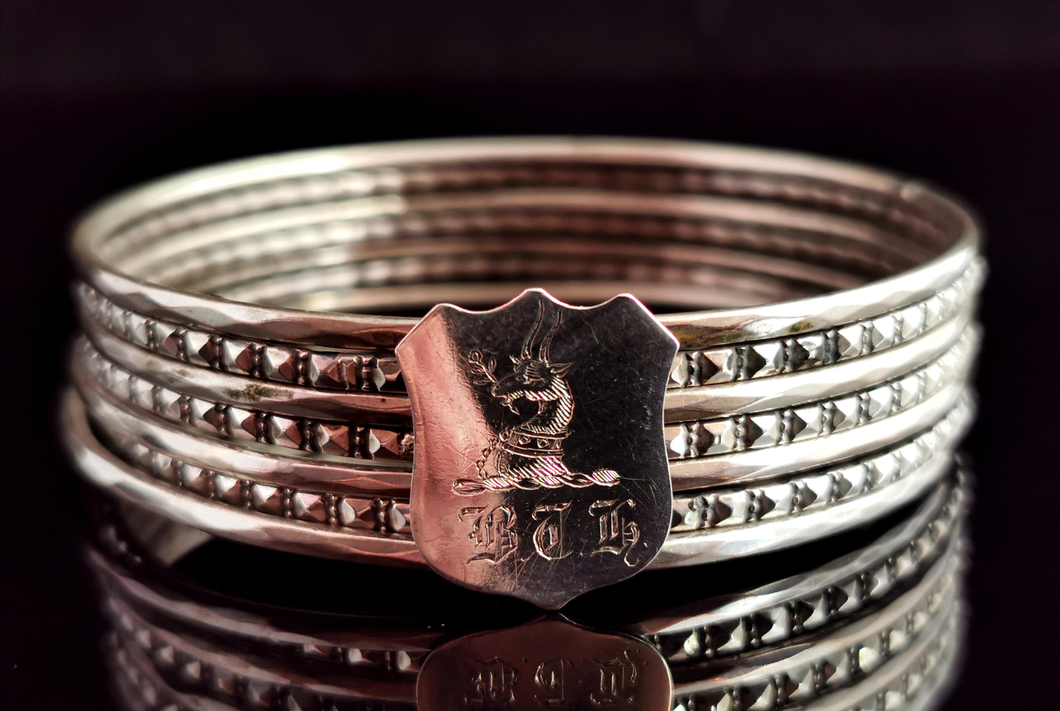 Braccialetti impilabili in argento antico vittoriano, scudo a scorrimento, cervo araldico in vendita 5