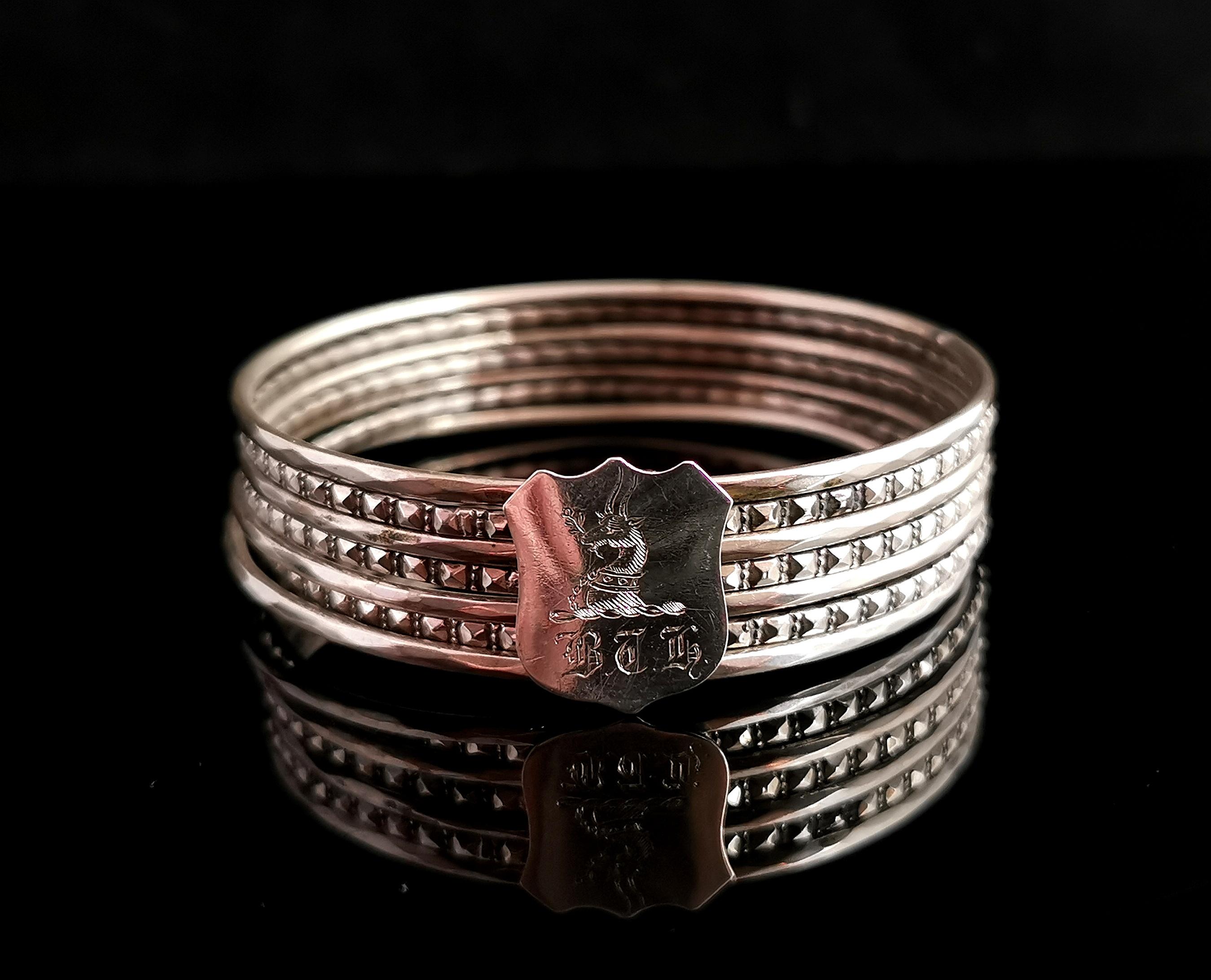 Braccialetti impilabili in argento antico vittoriano, scudo a scorrimento, cervo araldico In condizioni buone in vendita a NEWARK, GB