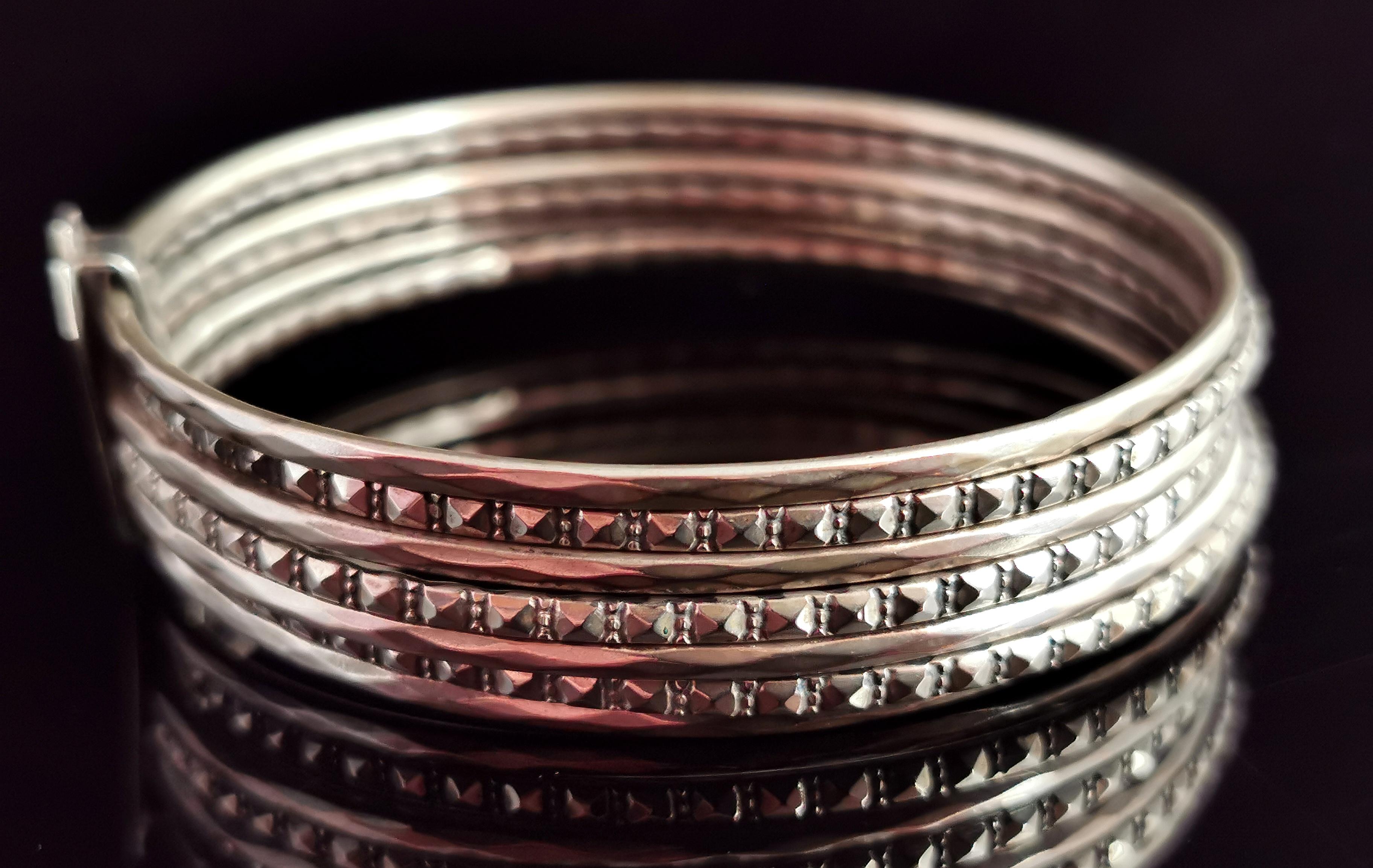 Braccialetti impilabili in argento antico vittoriano, scudo a scorrimento, cervo araldico in vendita 2