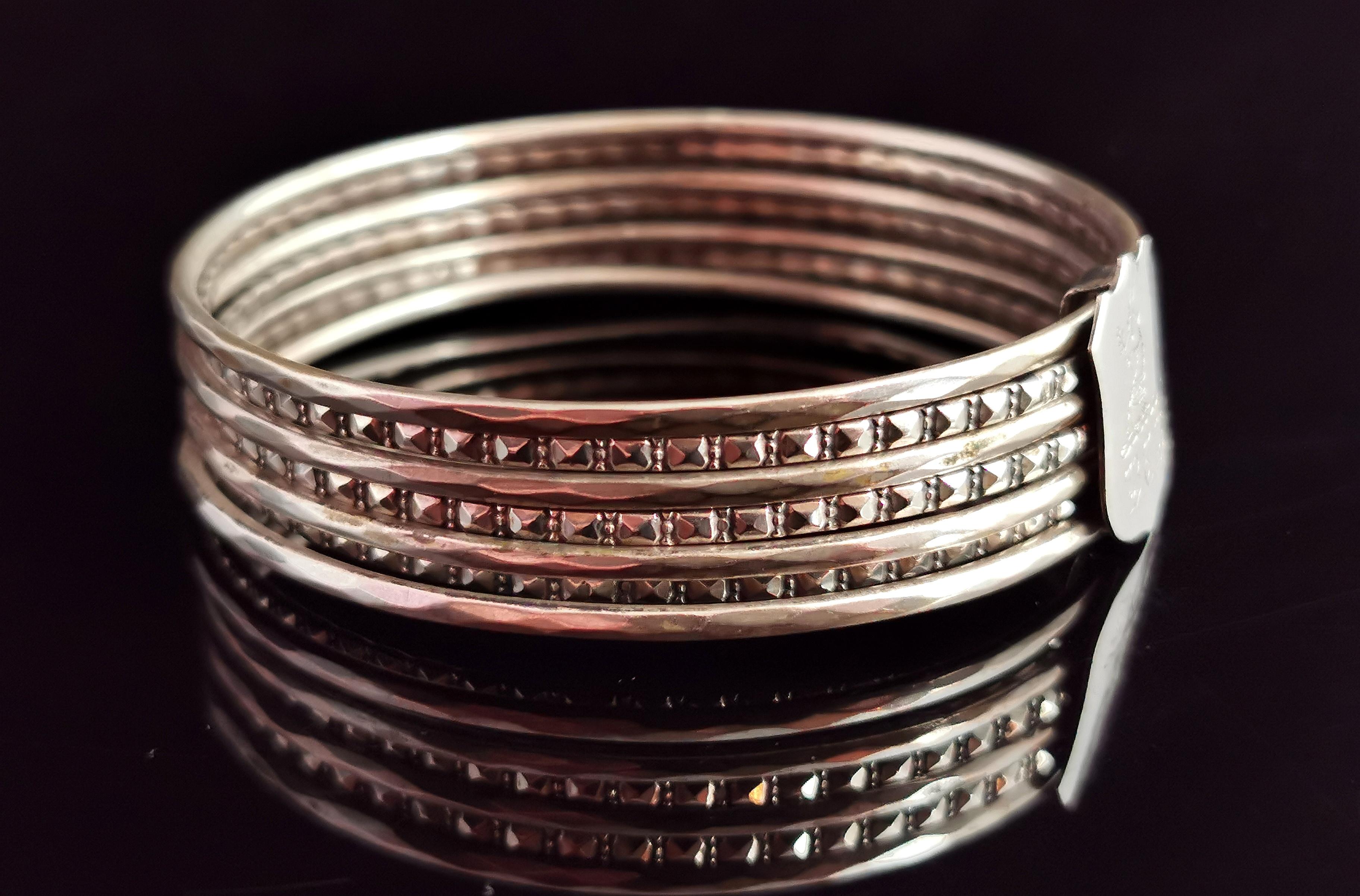 Braccialetti impilabili in argento antico vittoriano, scudo a scorrimento, cervo araldico in vendita 4