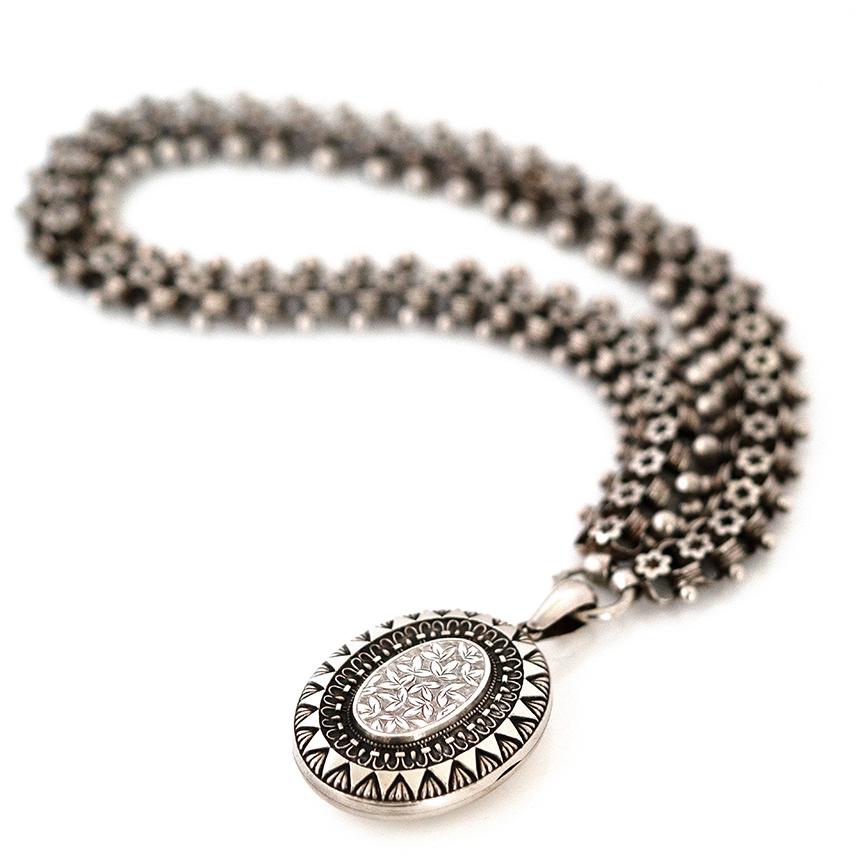 Antique Victorian Silver Star Ivy Locket and Collar Necklace In Good Condition In London, GB