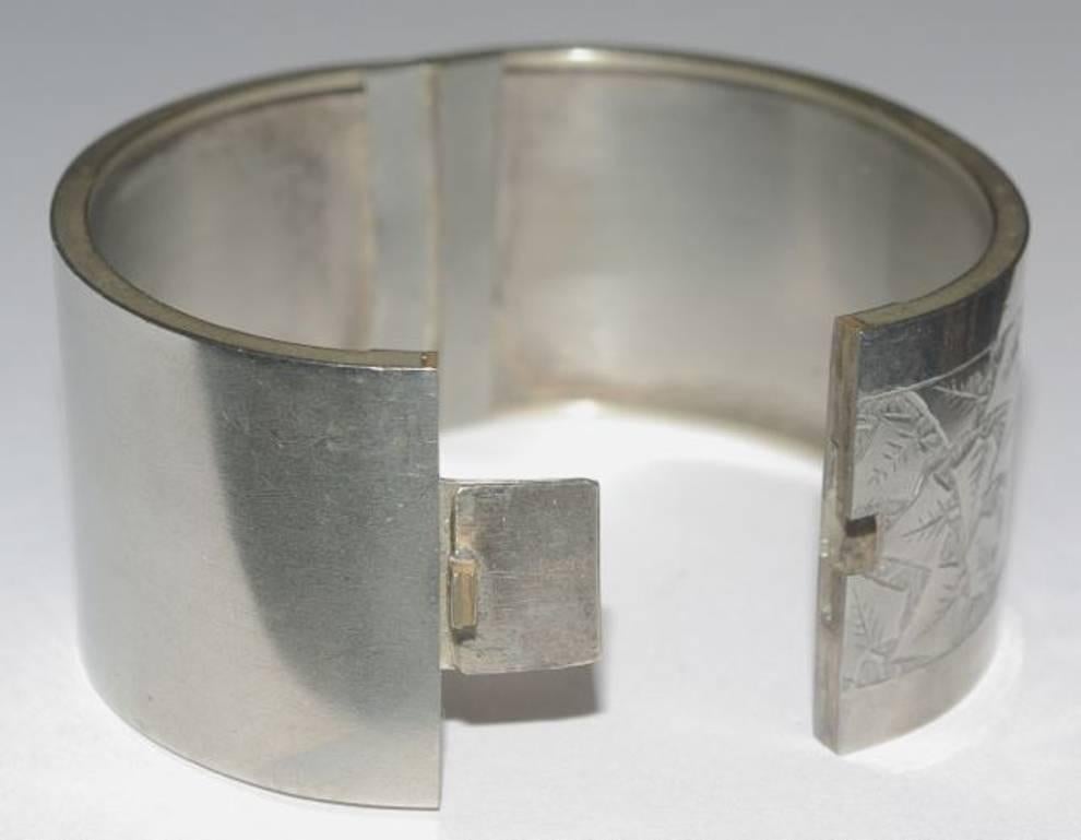 Antique Victorien Silver Tone Engraved Ivy Leaf Bangle (Bracelet en forme de feuille de lierre) Pour femmes en vente