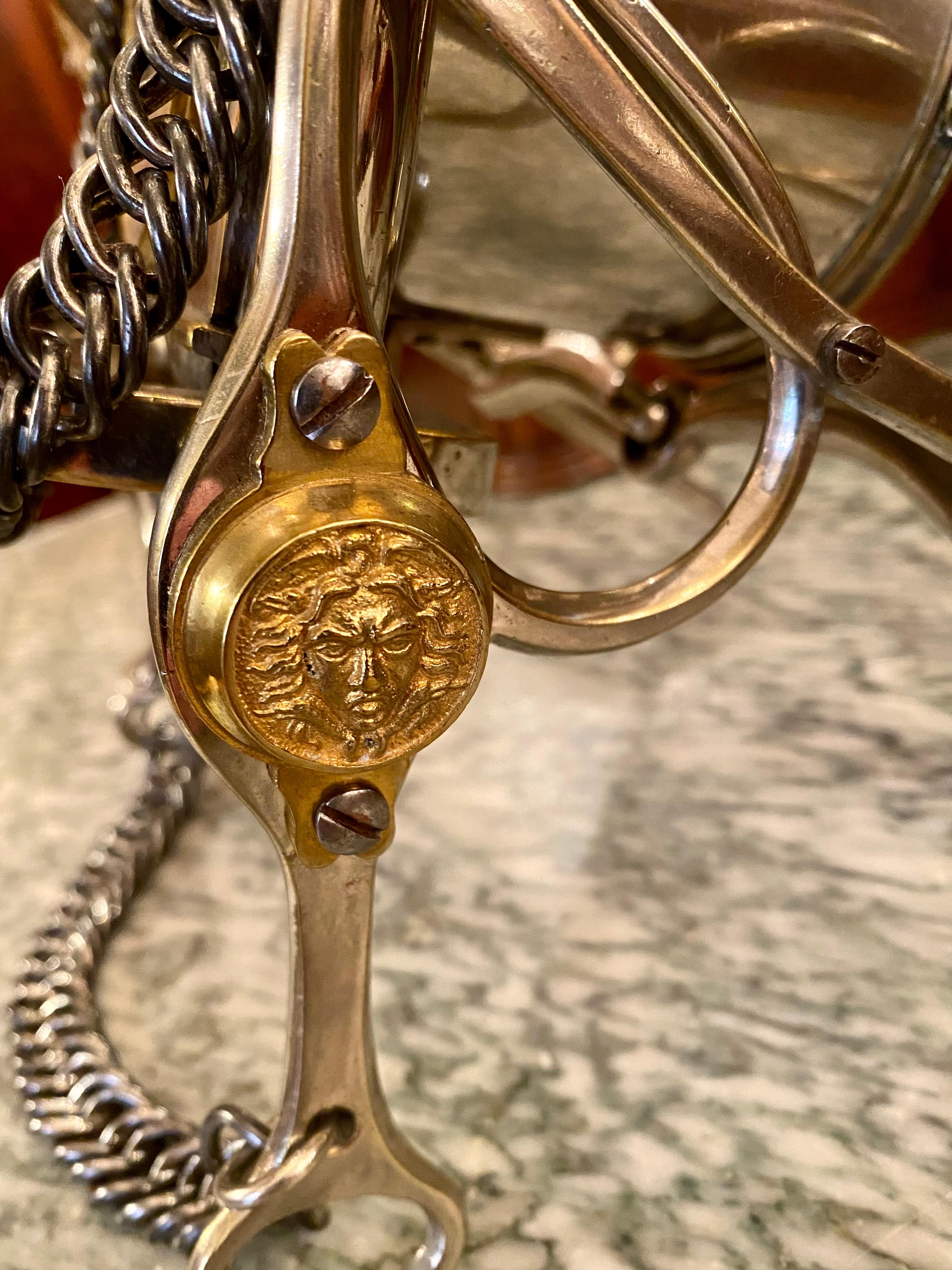 Ancienne horloge victorienne en bronze argenté en forme de fer à cheval et de mors, vers 1860 en vente 1