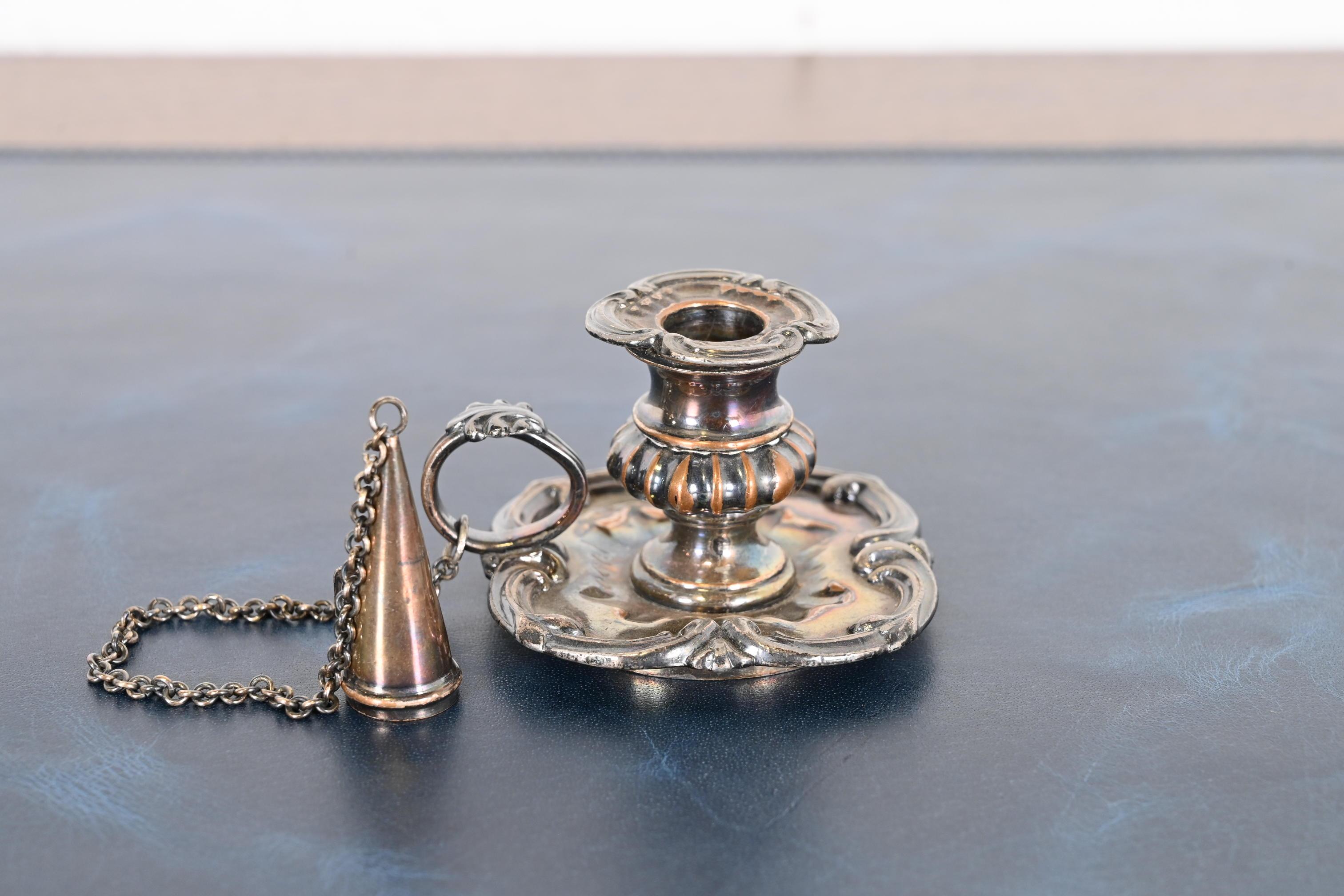 Una preciosa baqueta de plata antigua

A la manera de Tiffany & Co.

EEUU, principios del siglo XIX

Medidas: 3,25