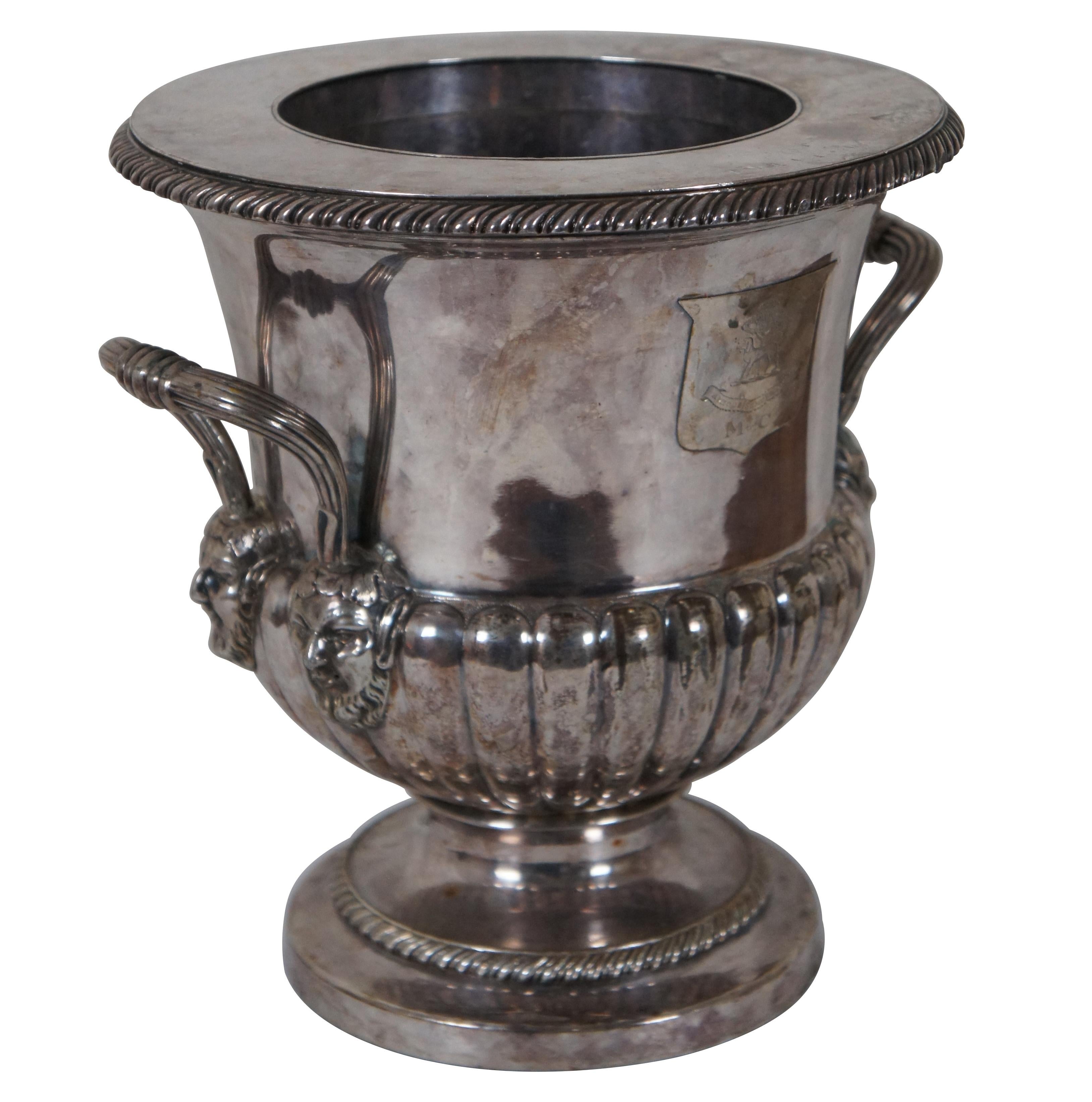 Victorien Antique seau à vin et rafraîchisseur en métal argenté victorien avec urne à glace et Bacchus en vente