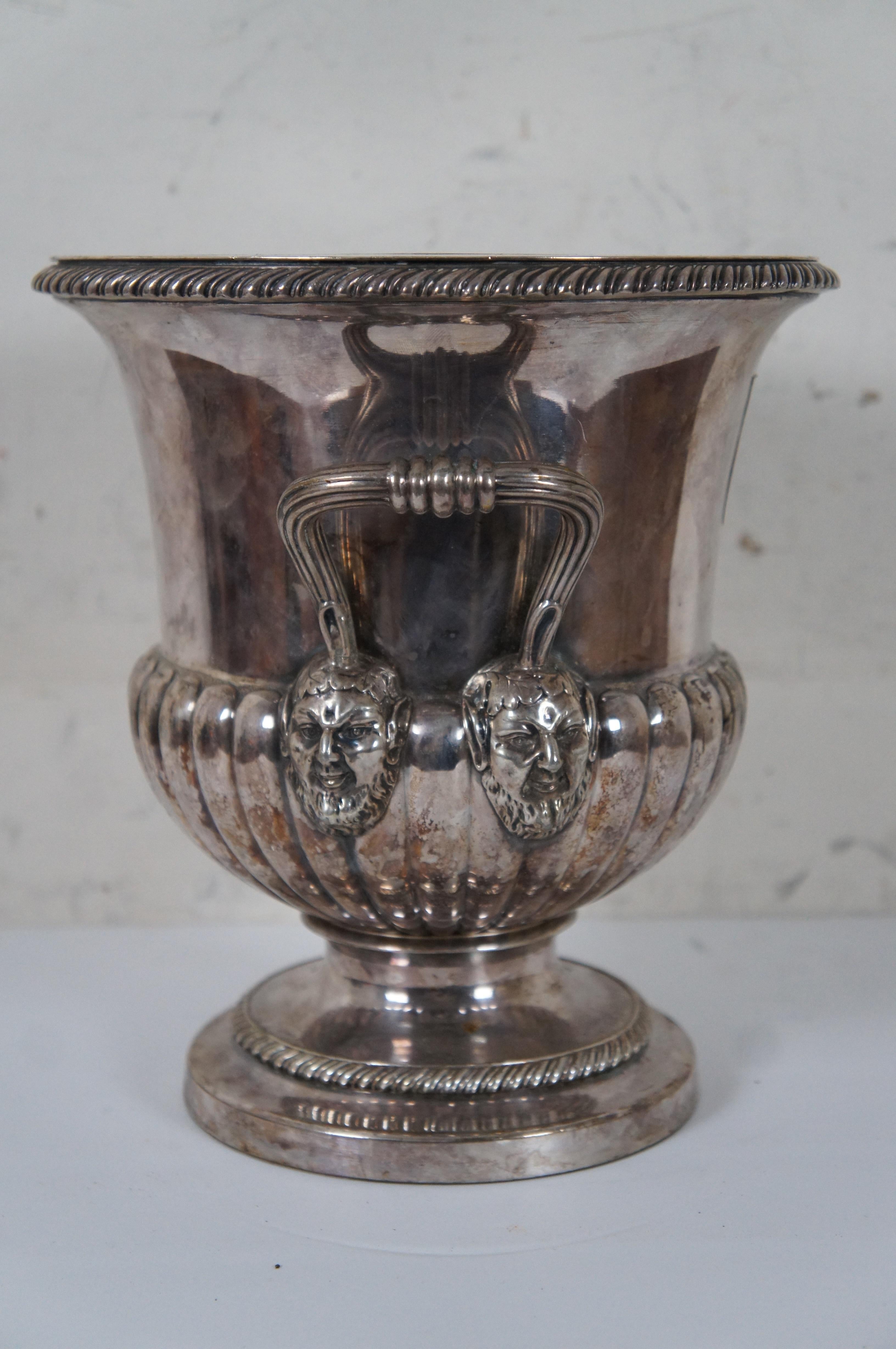 Antique seau à vin et rafraîchisseur en métal argenté victorien avec urne à glace et Bacchus en vente 1