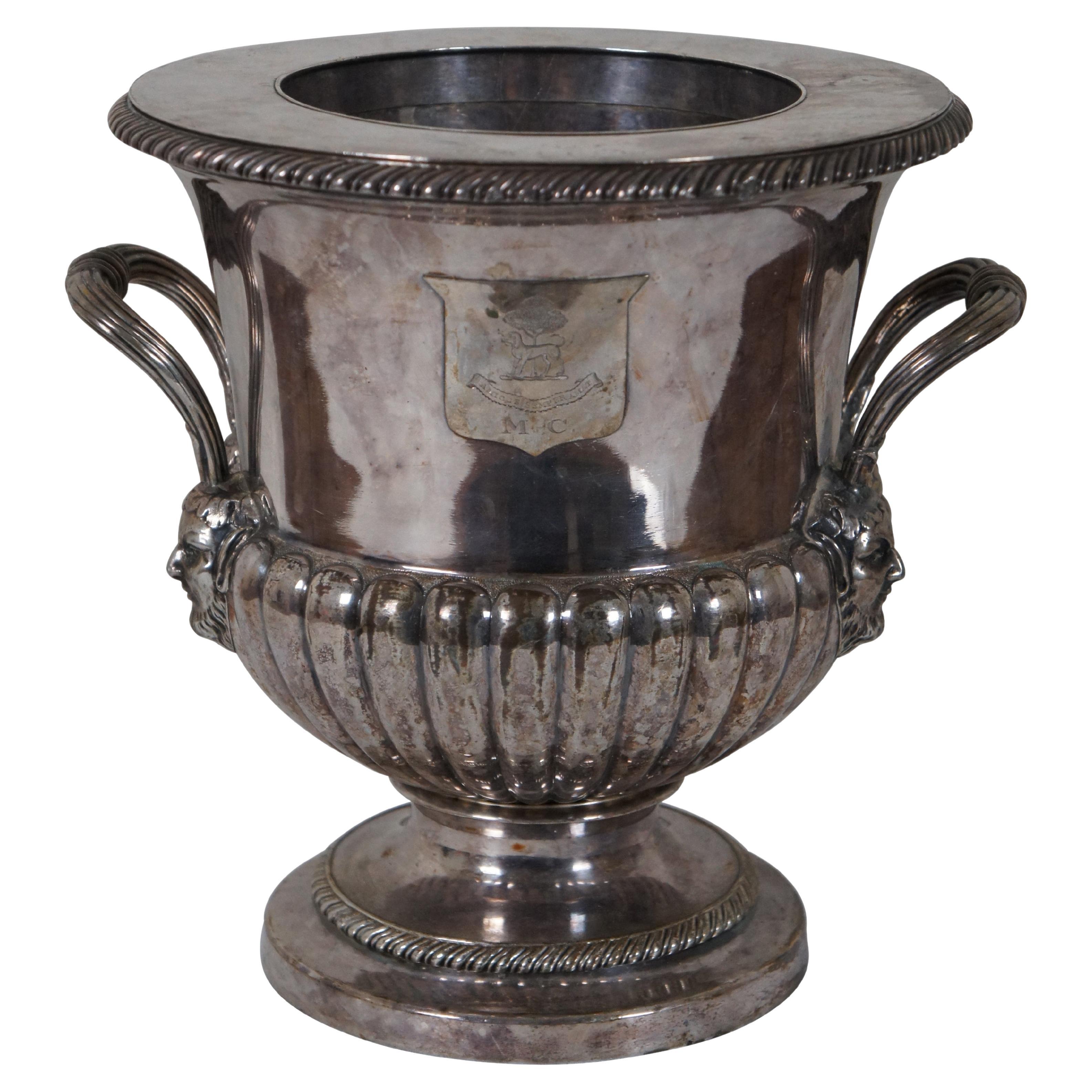 Antique seau à vin et rafraîchisseur en métal argenté victorien avec urne à glace et Bacchus en vente