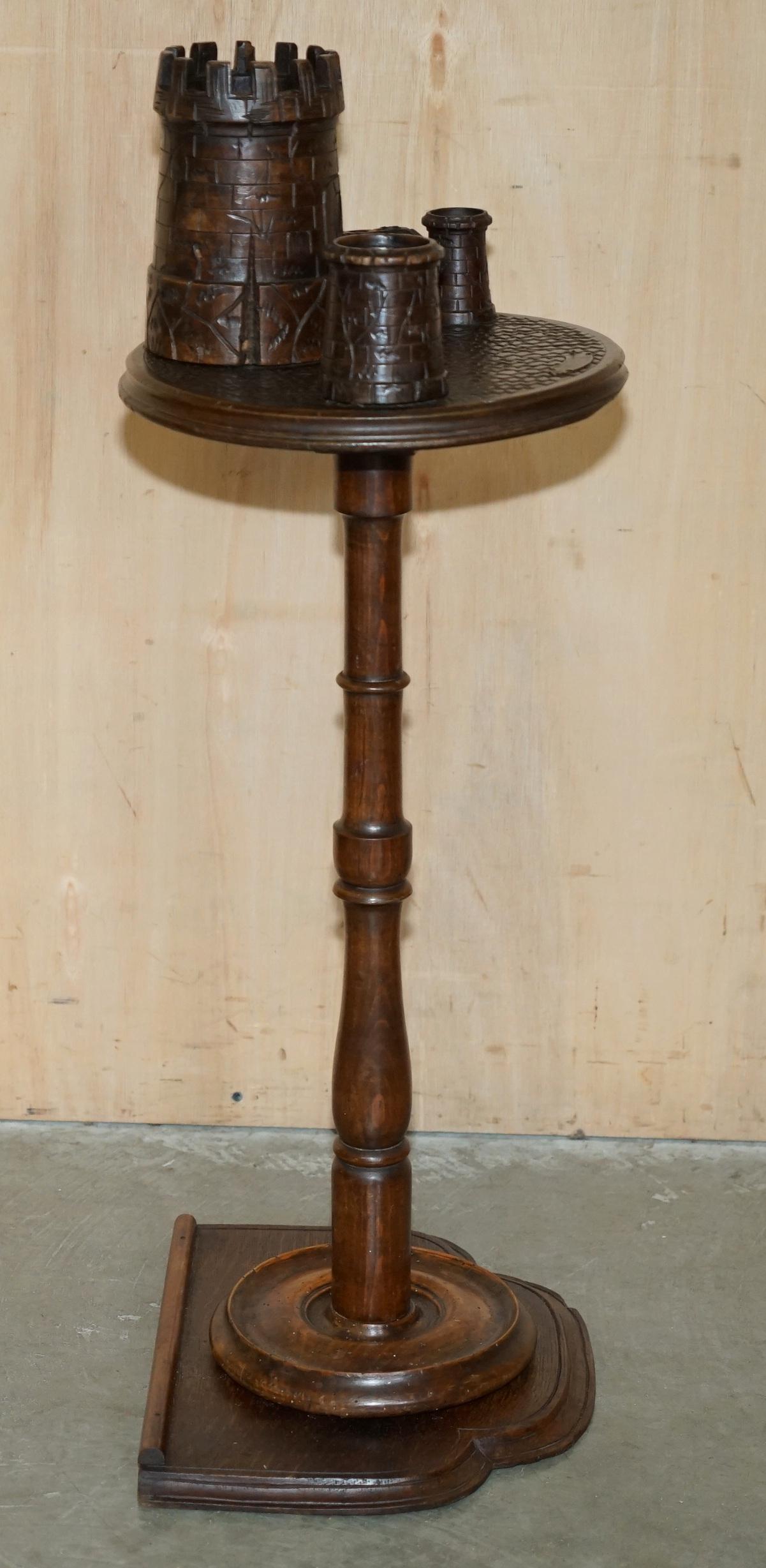 Table d'Appoint ViCtorian SMOKERS ANTIQUE DÉpictant DES CASTLES PIPES TOBACCO CIGARS en vente 4