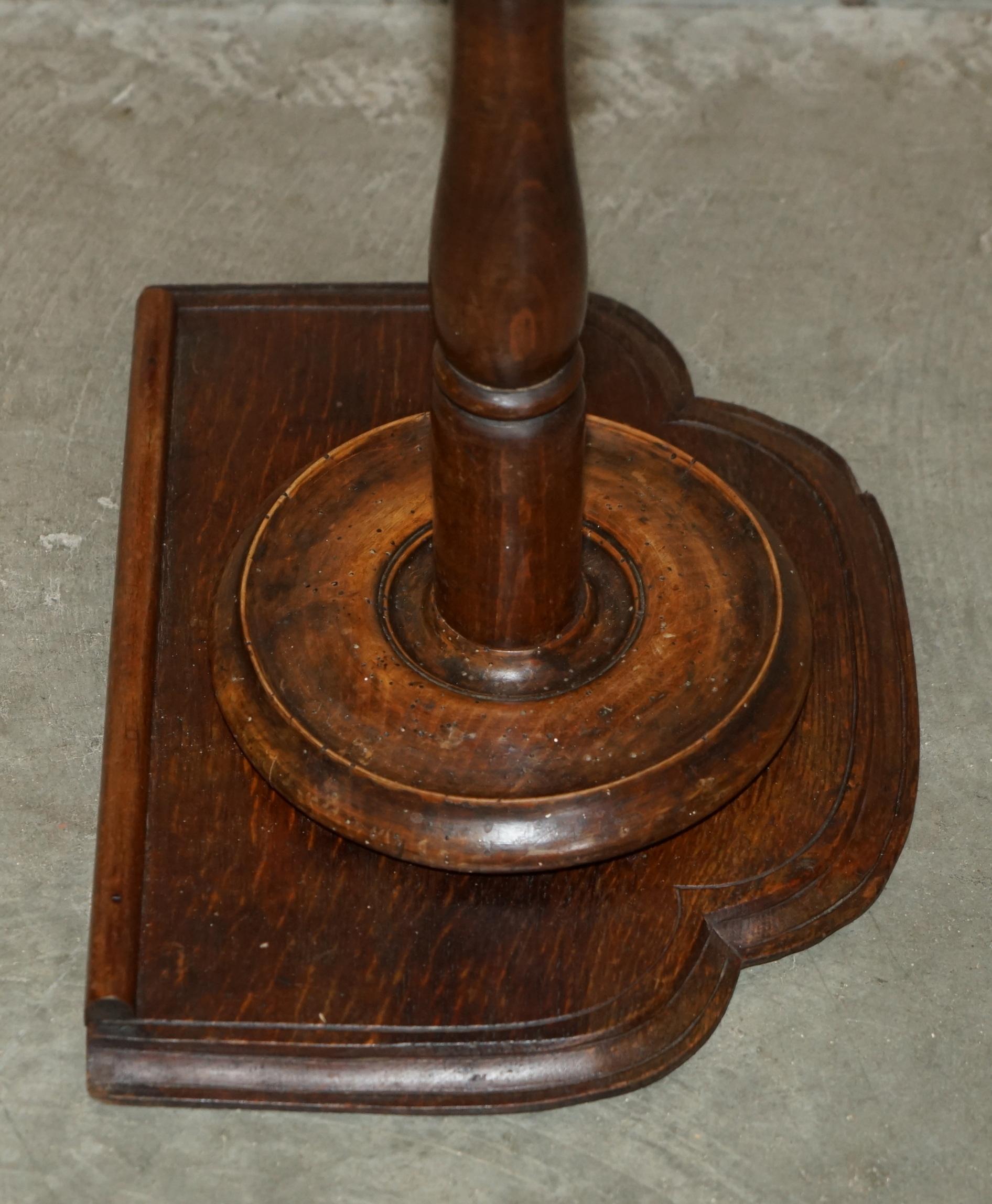 Table d'Appoint ViCtorian SMOKERS ANTIQUE DÉpictant DES CASTLES PIPES TOBACCO CIGARS en vente 5