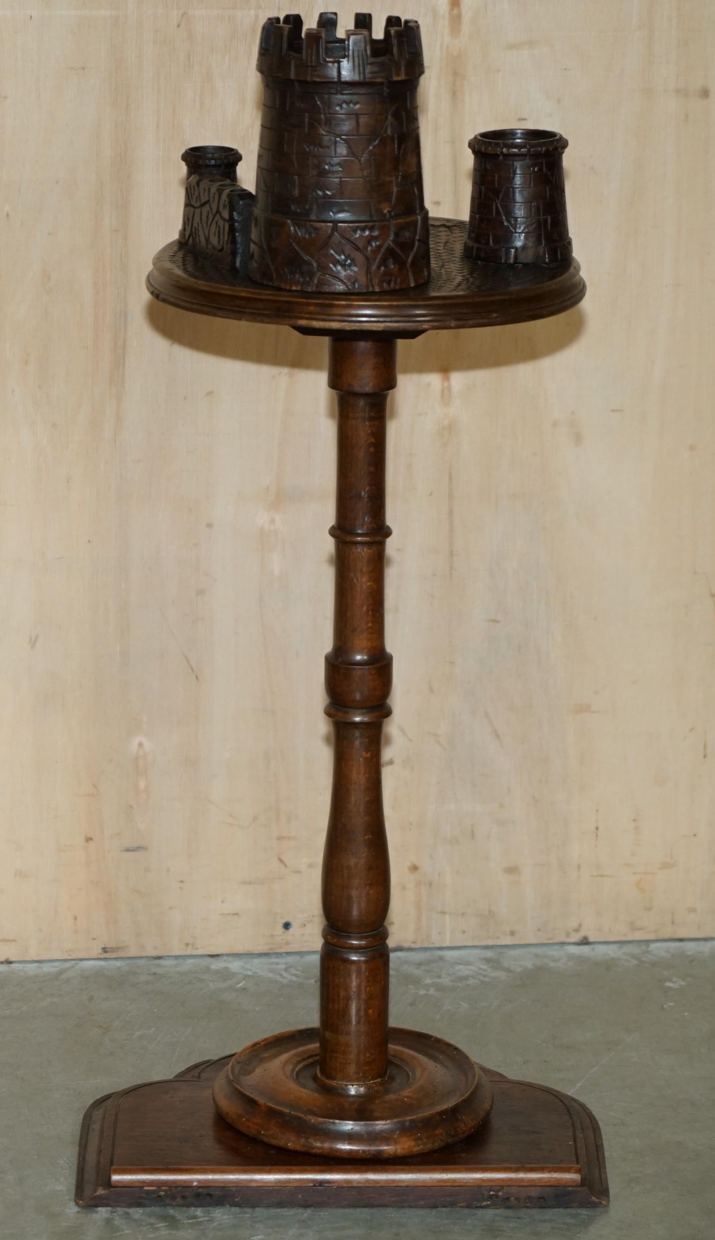 Table d'Appoint ViCtorian SMOKERS ANTIQUE DÉpictant DES CASTLES PIPES TOBACCO CIGARS en vente 6