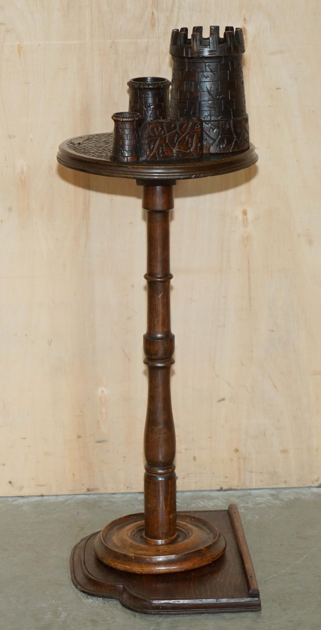 Table d'Appoint ViCtorian SMOKERS ANTIQUE DÉpictant DES CASTLES PIPES TOBACCO CIGARS en vente 9