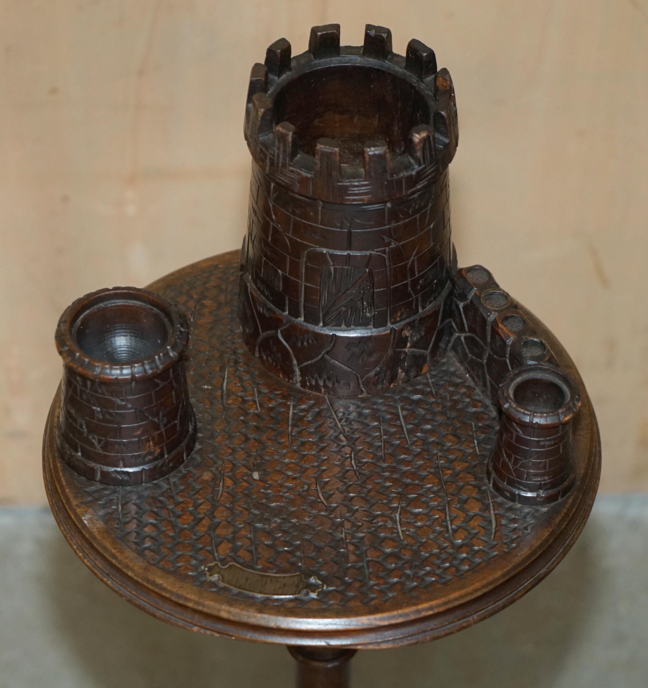 Fin du XIXe siècle Table d'Appoint ViCtorian SMOKERS ANTIQUE DÉpictant DES CASTLES PIPES TOBACCO CIGARS en vente