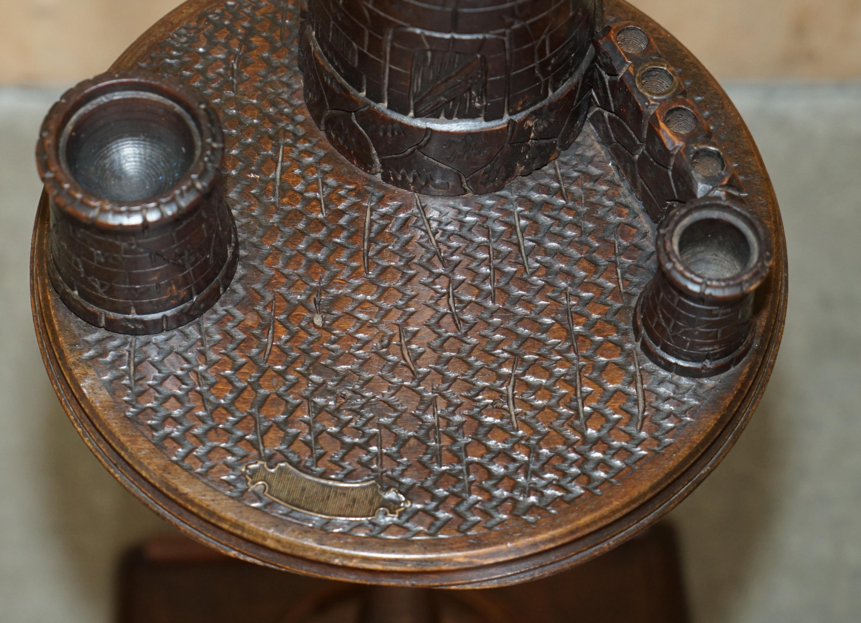 Noyer Table d'Appoint ViCtorian SMOKERS ANTIQUE DÉpictant DES CASTLES PIPES TOBACCO CIGARS en vente
