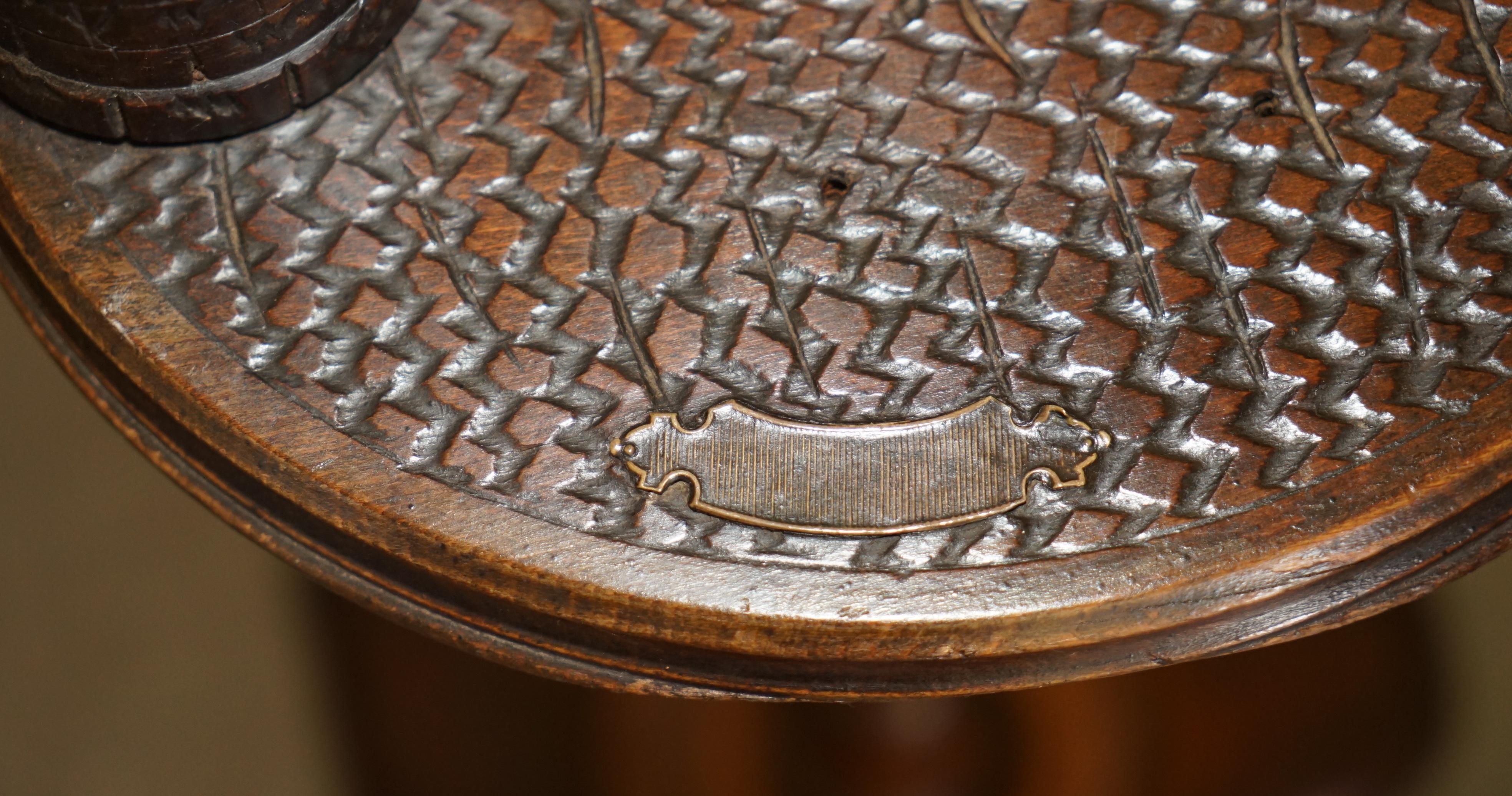 Table d'Appoint ViCtorian SMOKERS ANTIQUE DÉpictant DES CASTLES PIPES TOBACCO CIGARS en vente 1