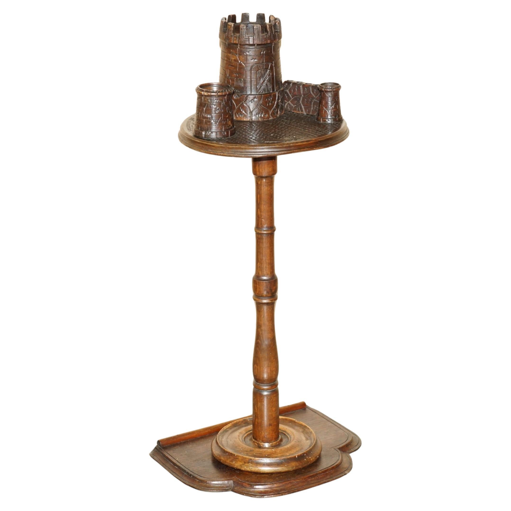 Table d'Appoint ViCtorian SMOKERS ANTIQUE DÉpictant DES CASTLES PIPES TOBACCO CIGARS en vente