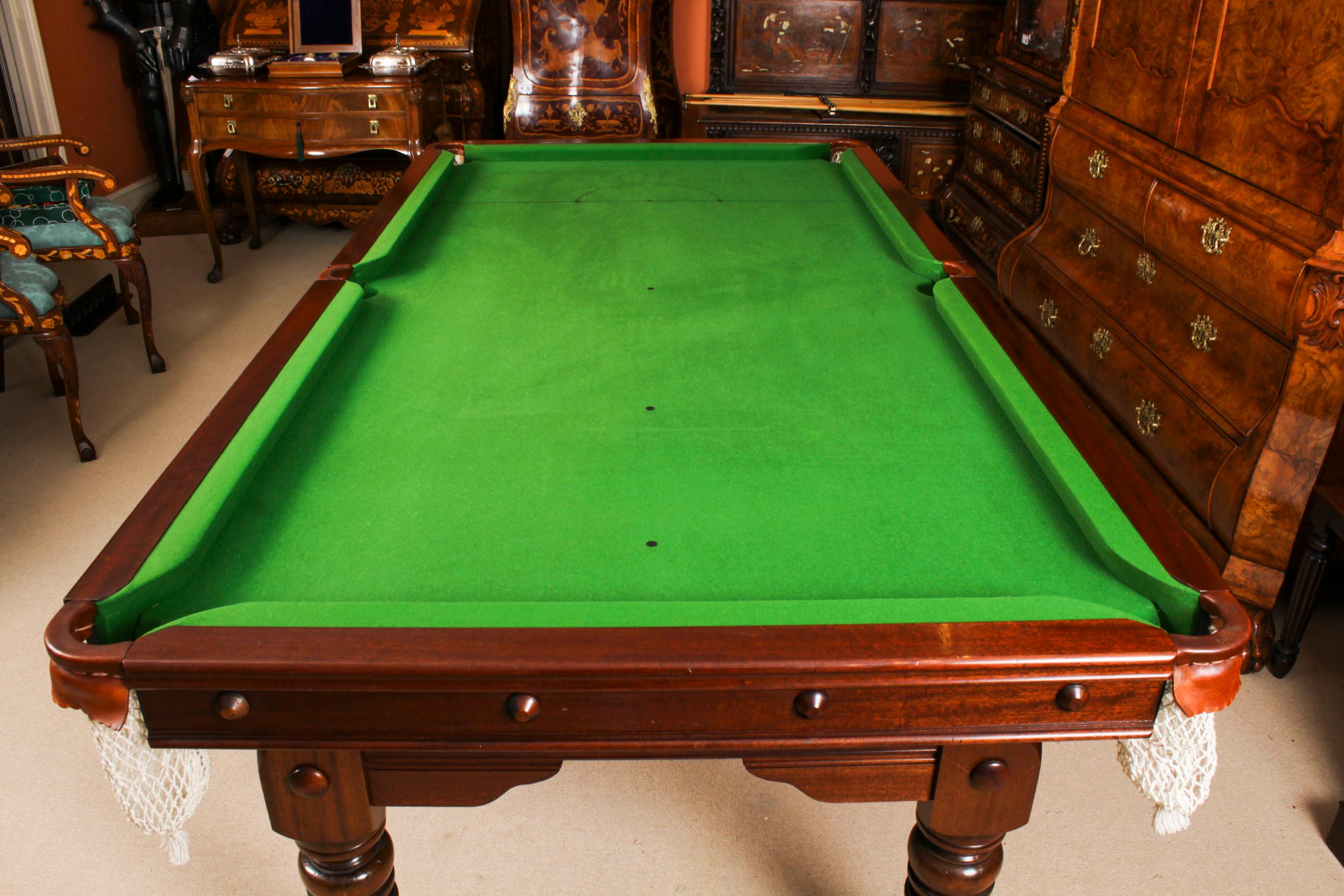 Ancienne table de snooker / salle à manger victorienne entièrement rénovée Circa 1900 en vente 7