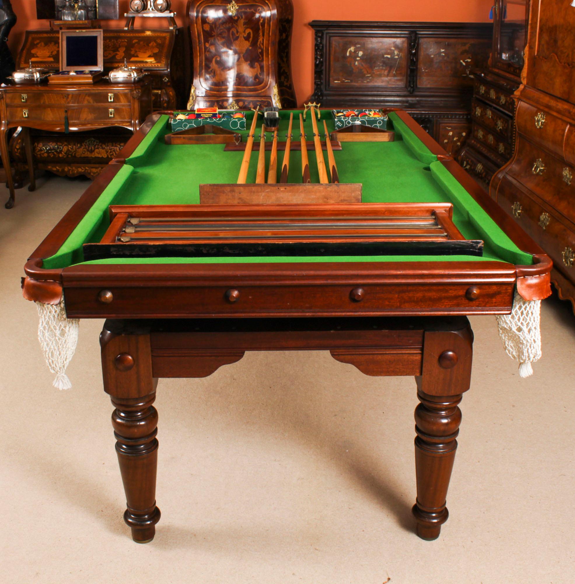 Ancienne table de snooker / salle à manger victorienne entièrement rénovée Circa 1900 en vente 1