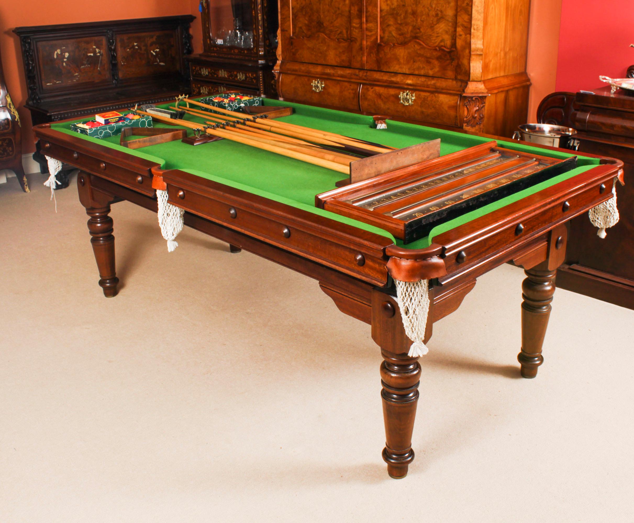 Ancienne table de snooker / salle à manger victorienne entièrement rénovée Circa 1900 en vente 2