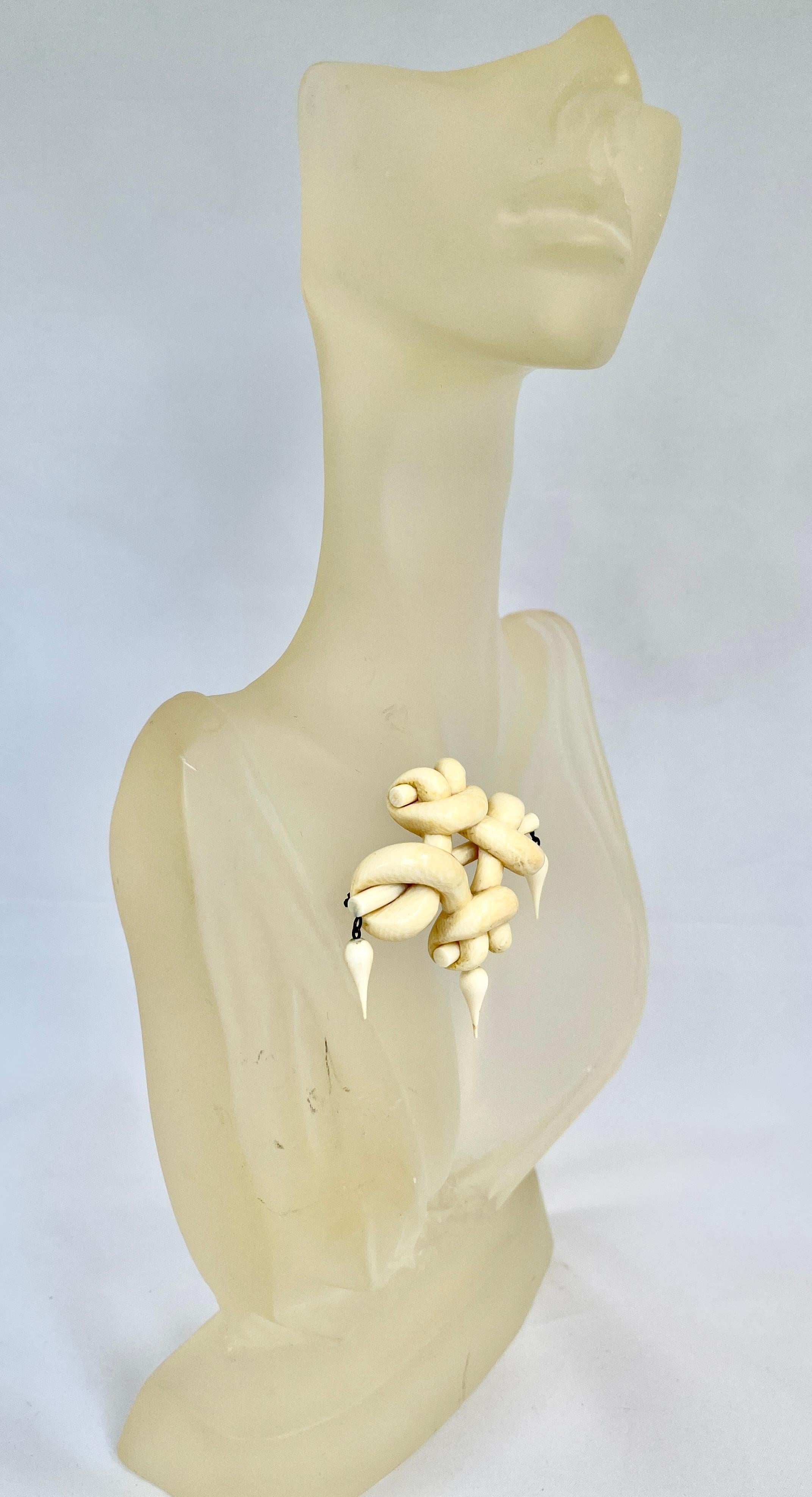Women's Antique Victorian Solid Carved Ivory Lovers Knot Brooch c1890s in Fitted Box