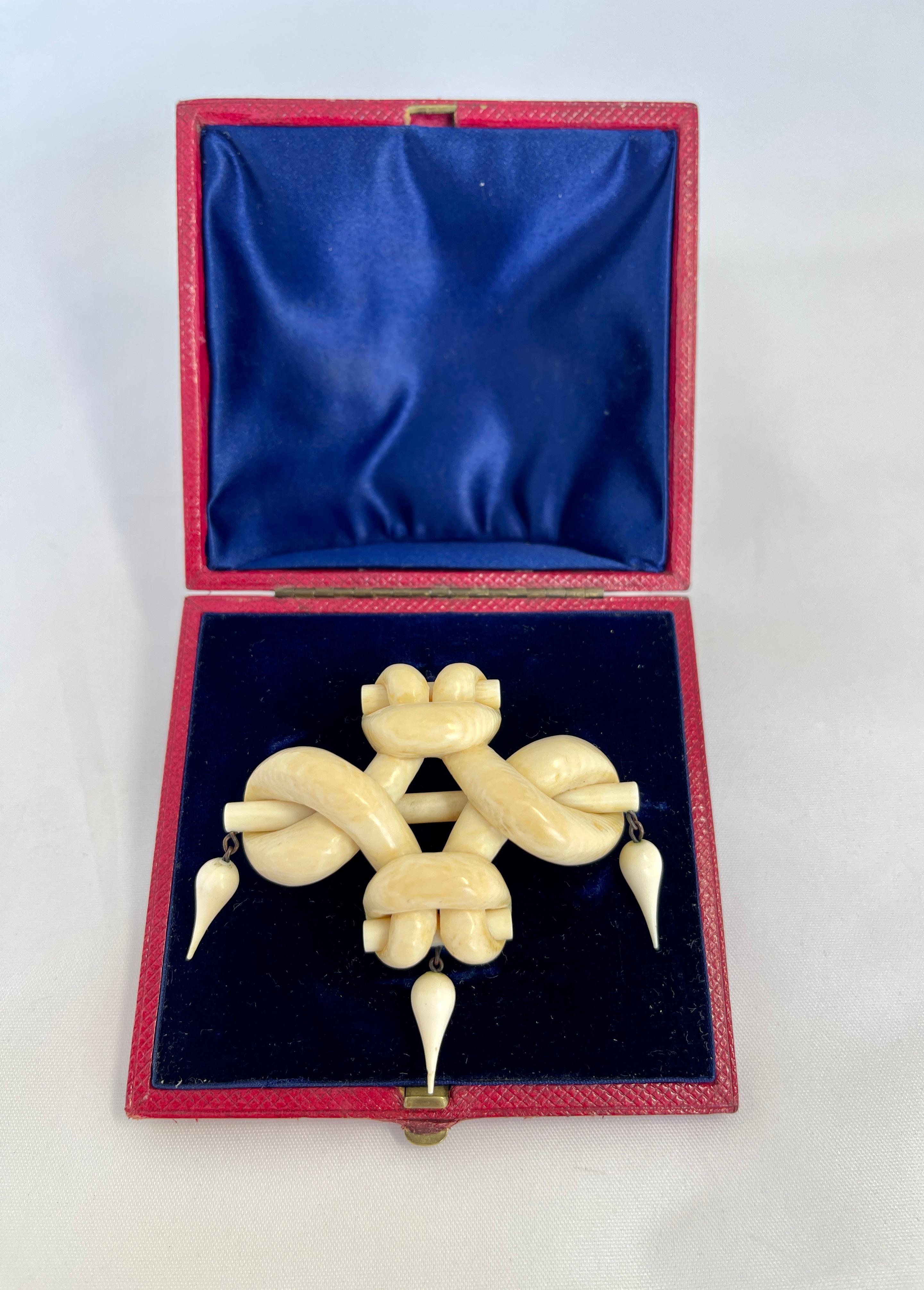 Antique Victorian Solid Carved Ivory Lovers Knot Brooch c1890s in Fitted Box For Sale 1