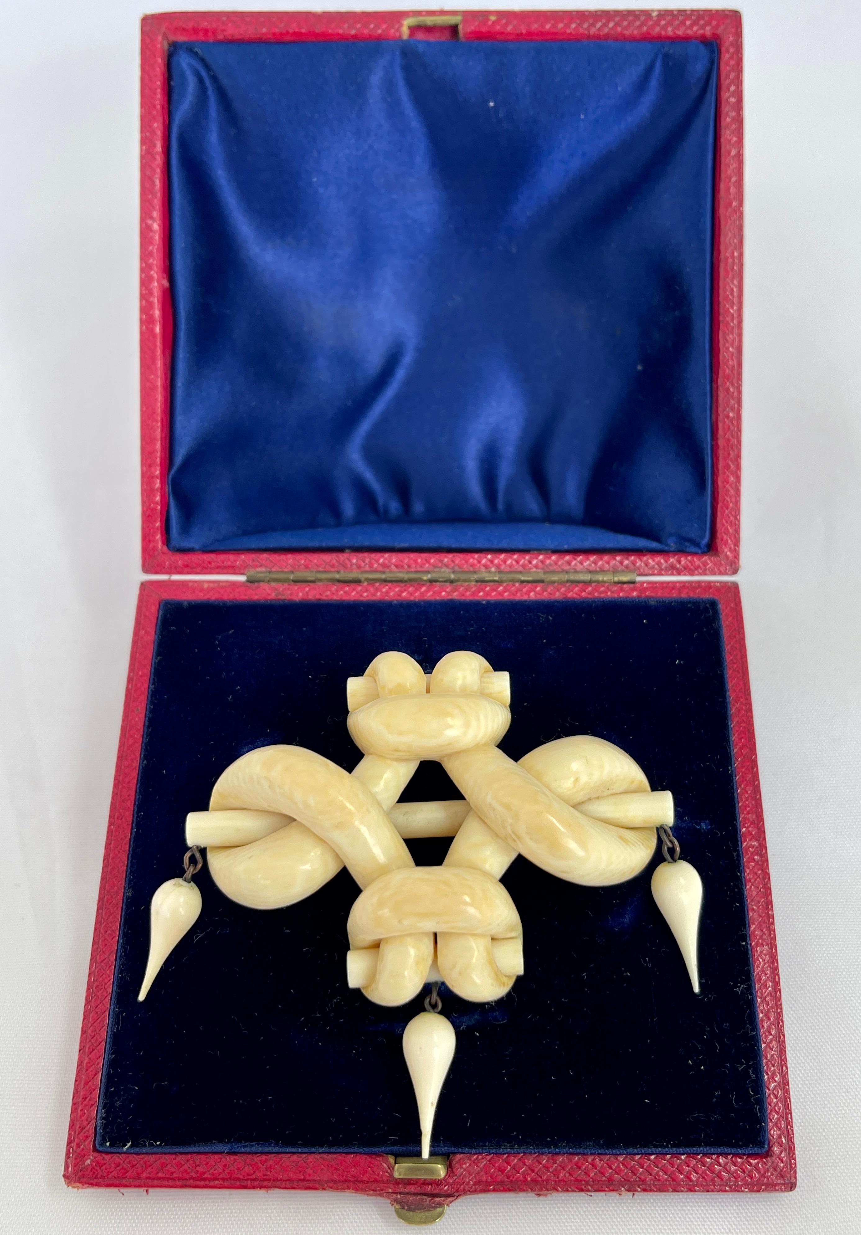 Antique Victorian Solid Carved Ivory Lovers Knot Brooch c1890s in Fitted Box For Sale 4
