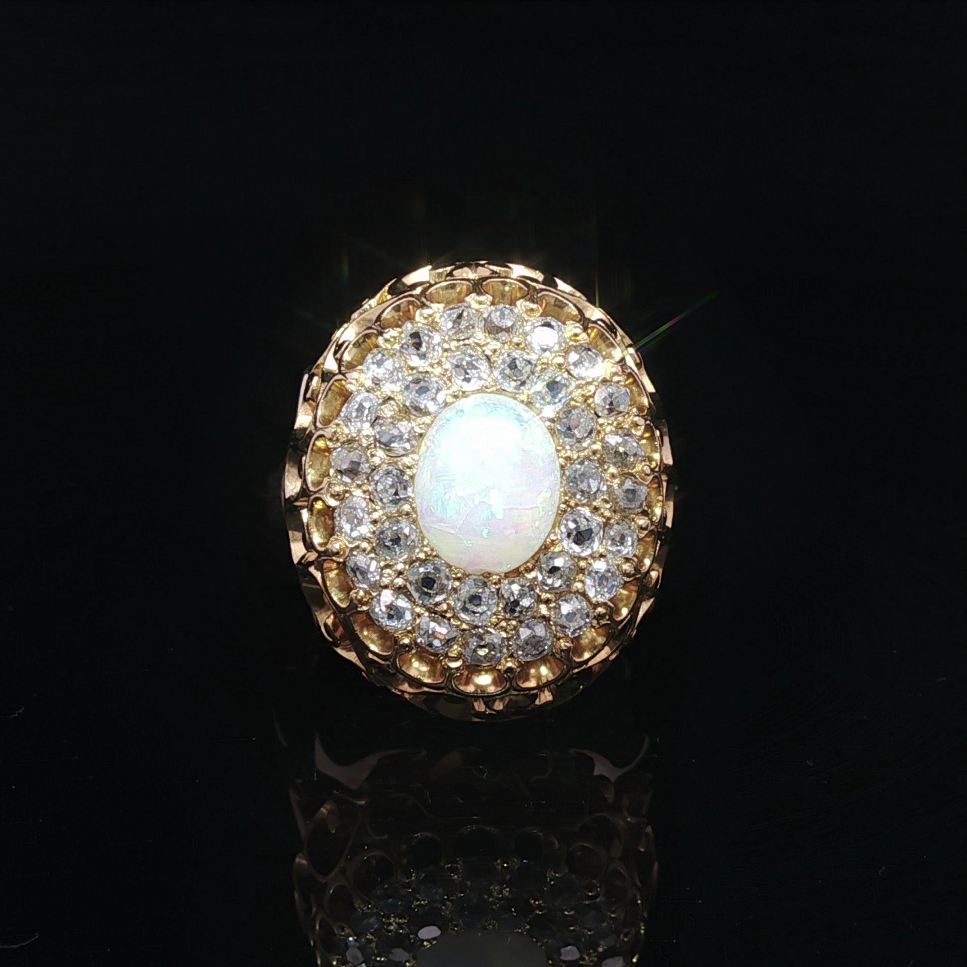 Antique Victorian Solid Gold Opal and Old Mine Cut Diamond Large Ring im Angebot 1