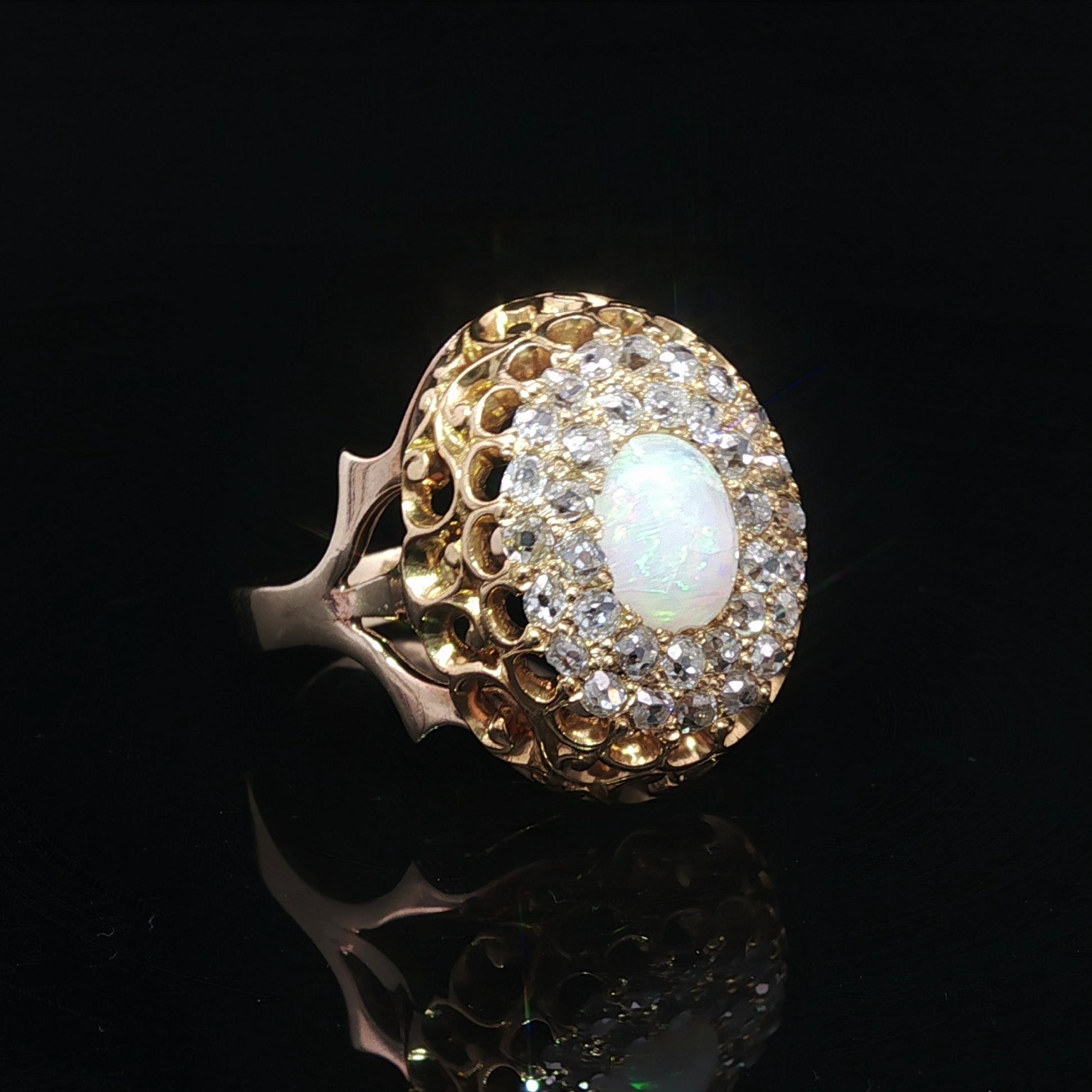 Antique Victorian Solid Gold Opal and Old Mine Cut Diamond Large Ring im Angebot 2
