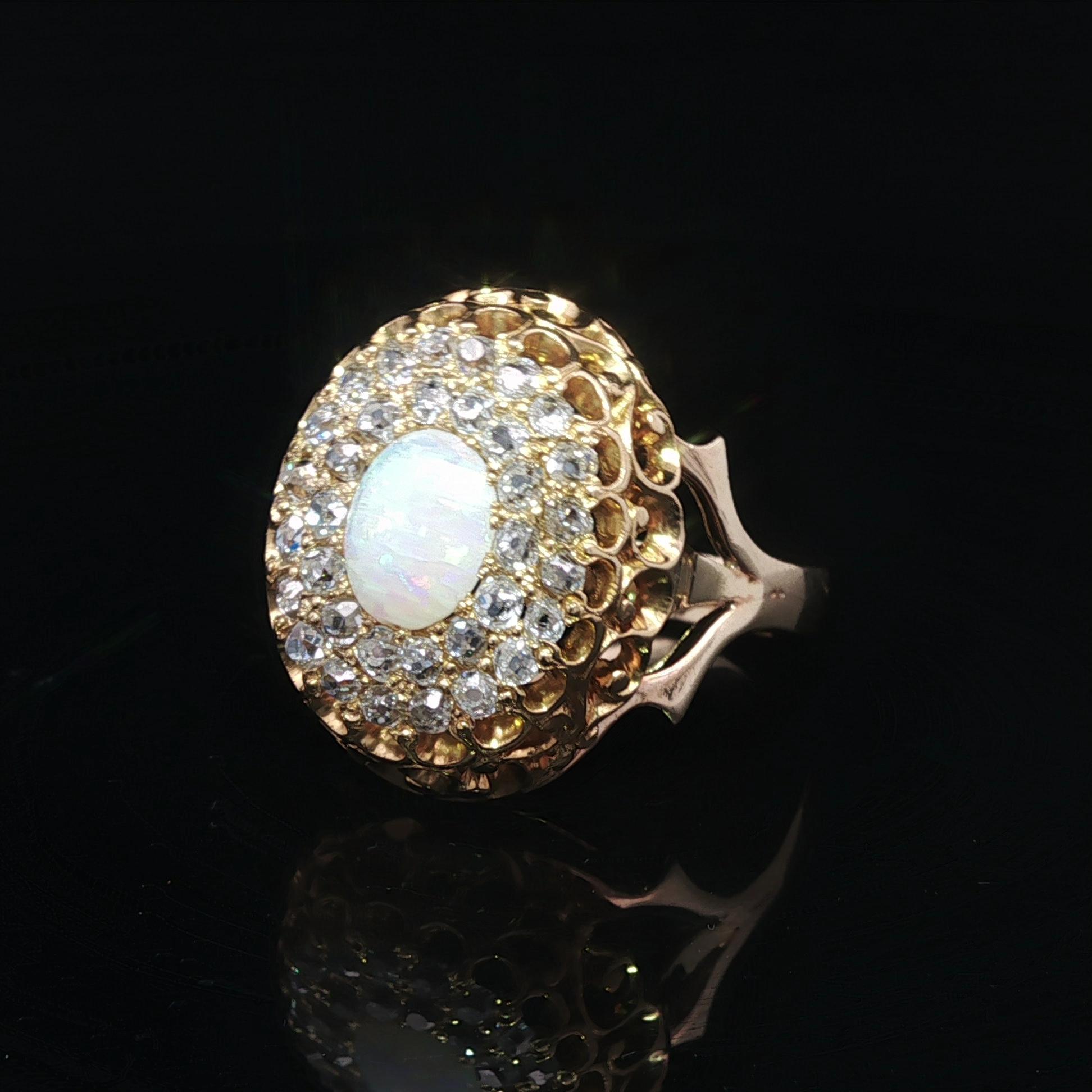 Antique Victorian Solid Gold Opal and Old Mine Cut Diamond Large Ring im Angebot 3