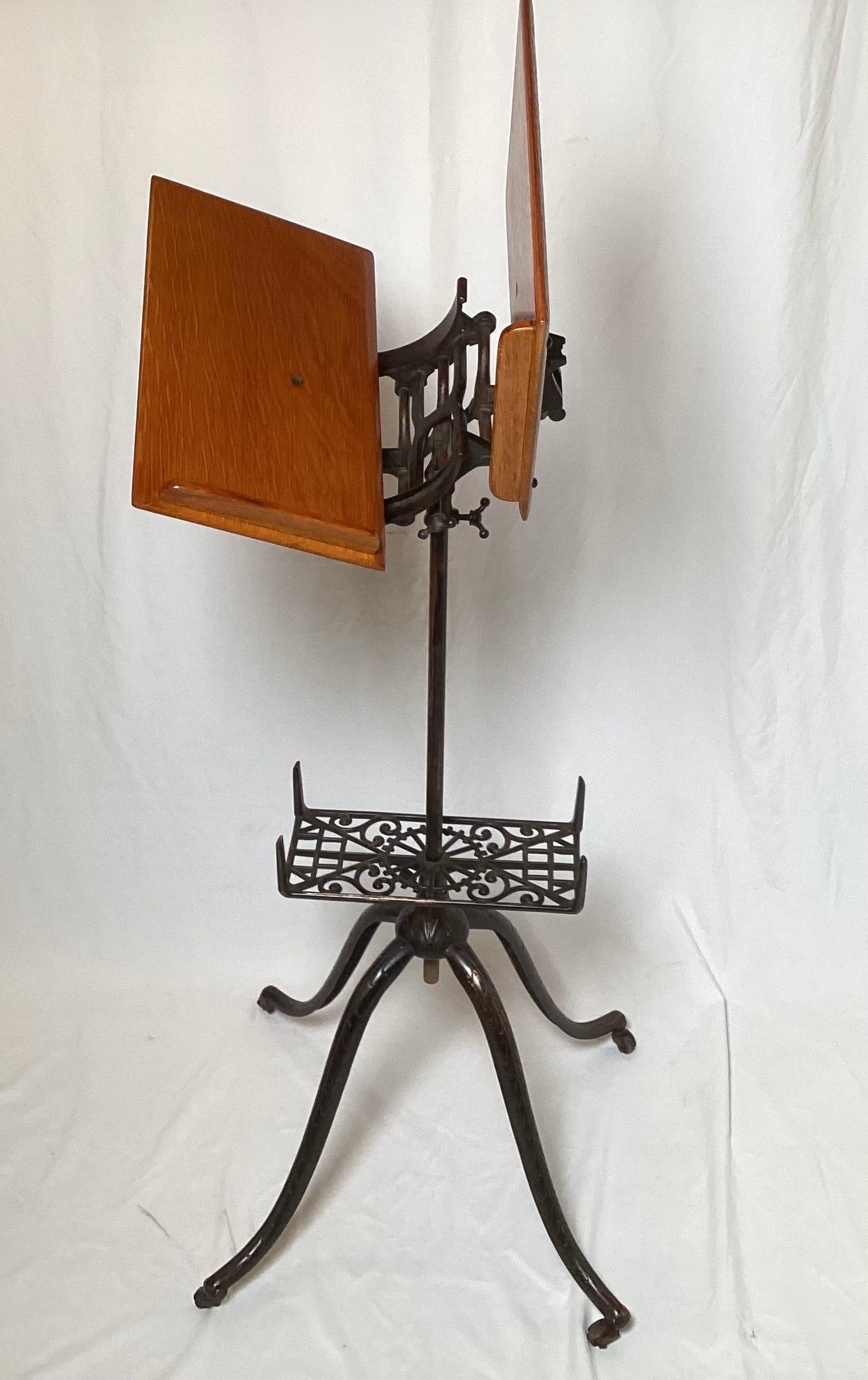 Début du 20ème siècle Ancien support de bibliothèque victorien en chêne massif et en fonte en vente