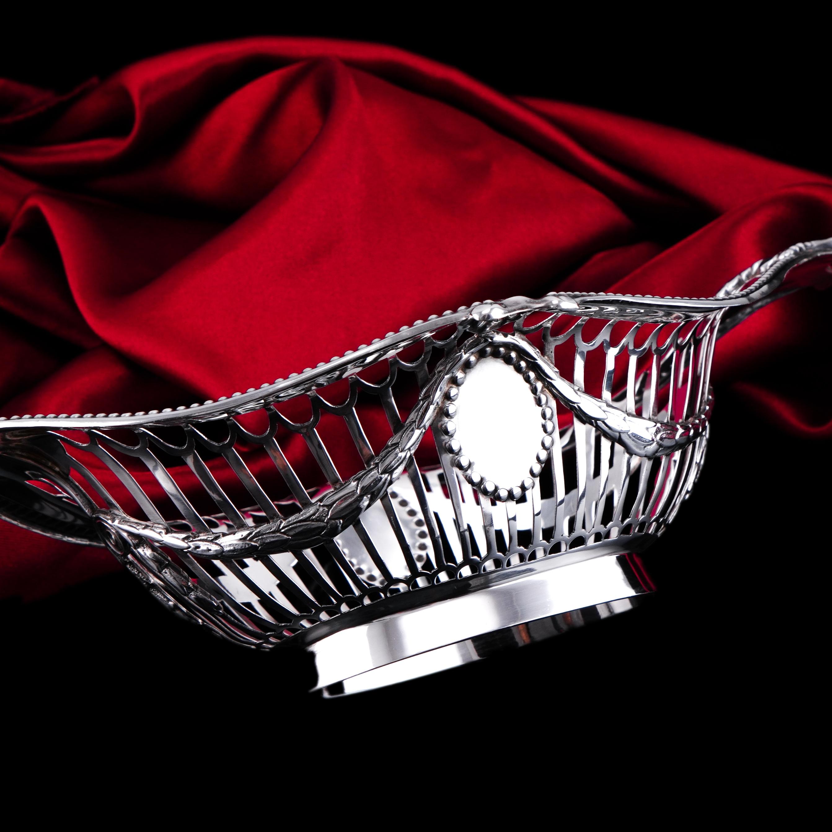 Antica ciotola/cestino vittoriano in argento massiccio in stile neoclassico - 1899 in vendita 4